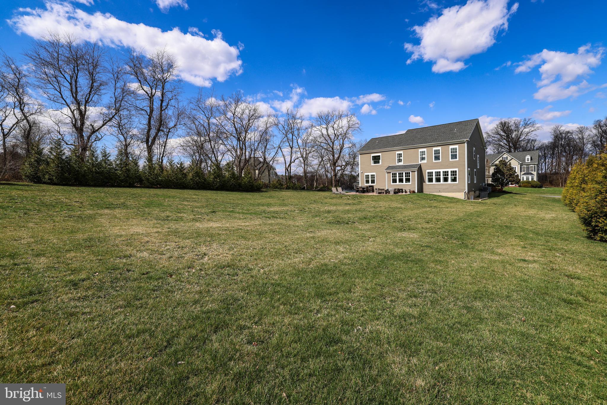 VILLAGE CASE - Residential