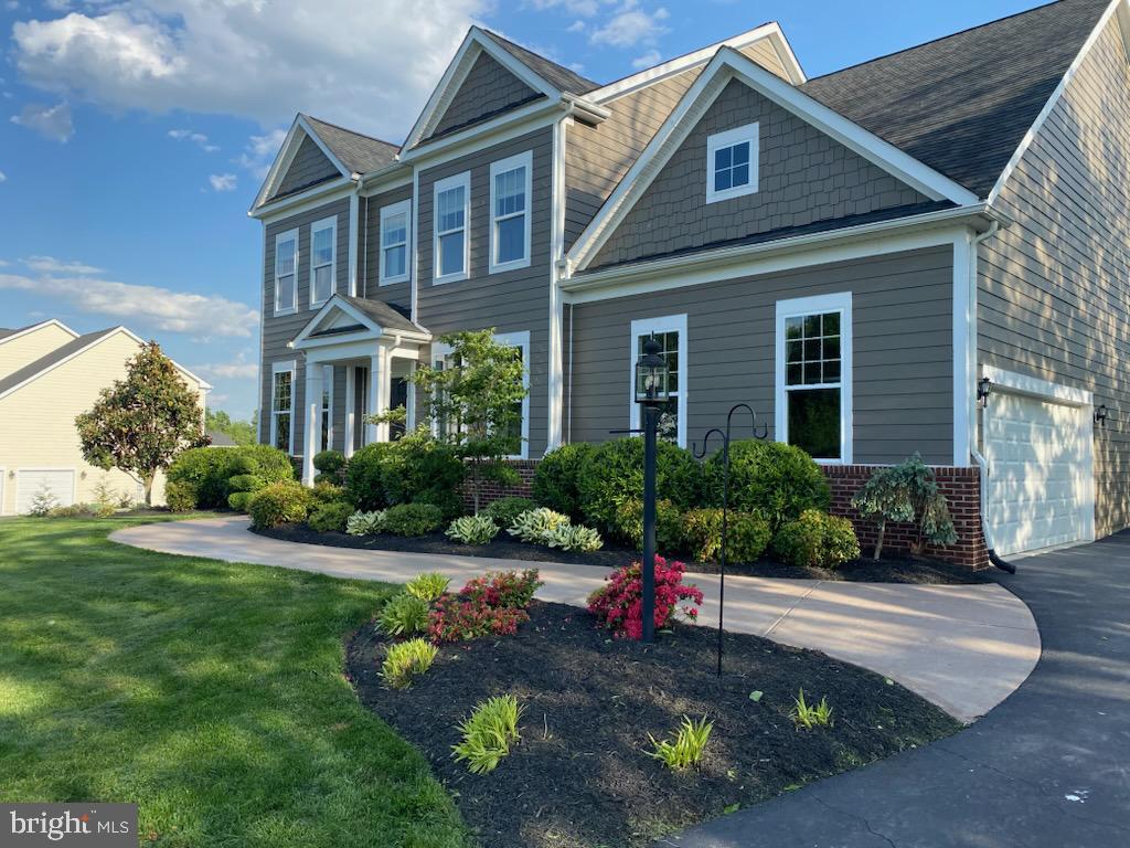 VILLAGE CASE - Residential