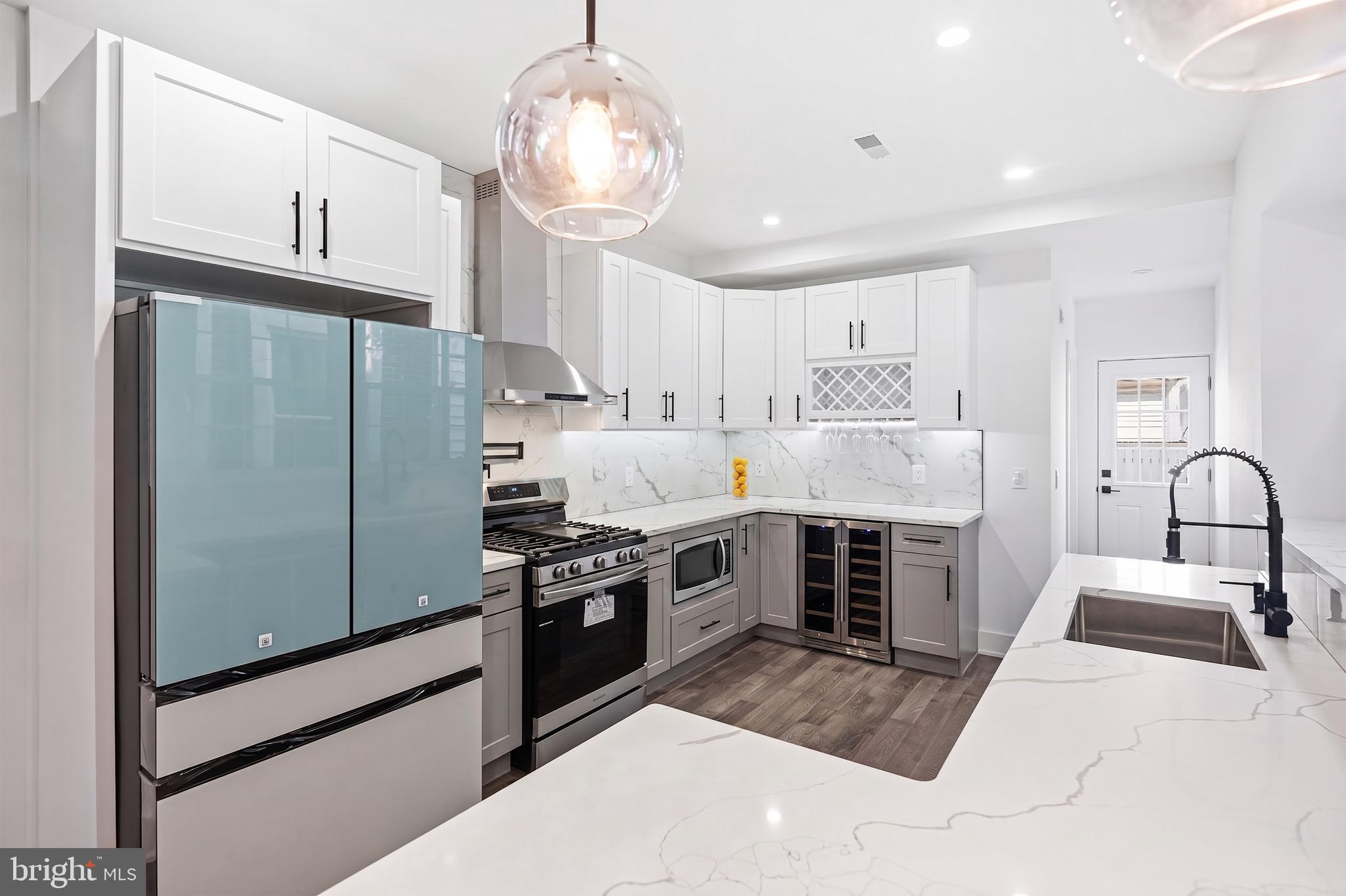 PORT RICHMOND - Residential