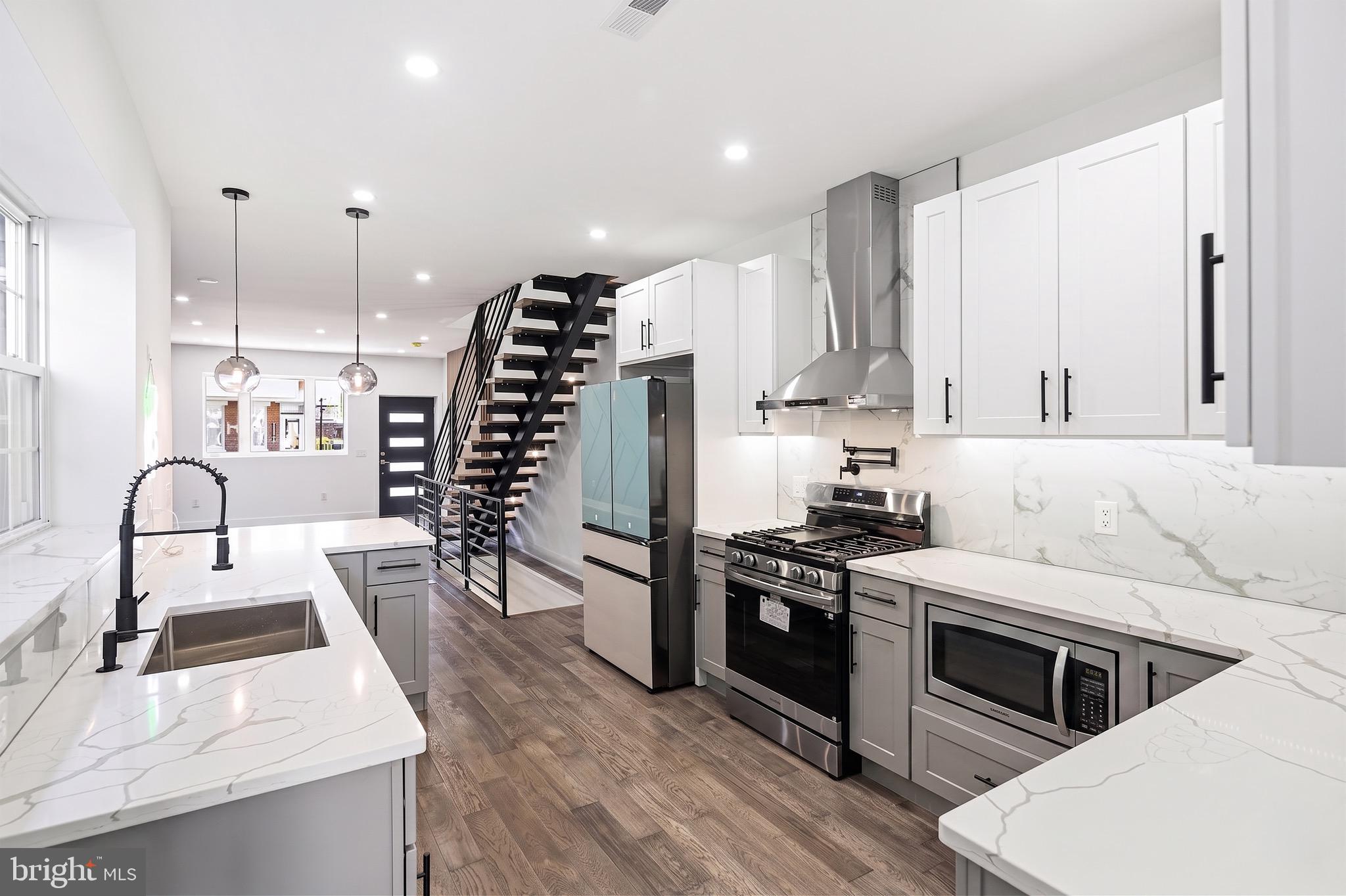 PORT RICHMOND - Residential