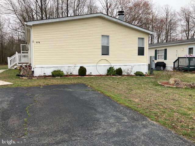 Come see this ready to move in spacious doublewide has seperate livingroom,seperate family room,Fireplace new  carpet, freshly painted thru out. Masterbedroom has master bath with clawfoot tub ,shower. Kitchen has a lot of cabinets, new countertops, Buyers must be approved by the park. Ground rent is $635.00
