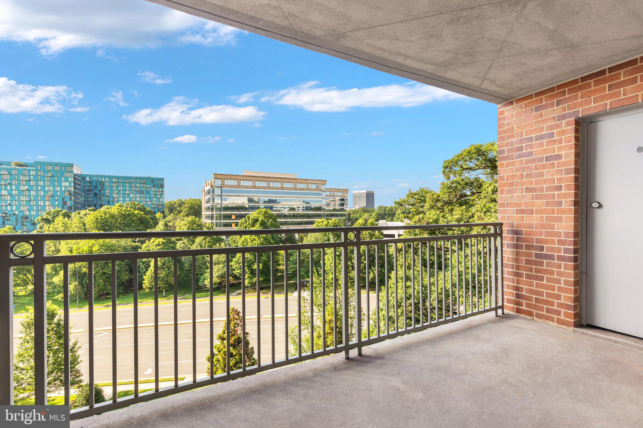 CARLTON HOUSE - Residential