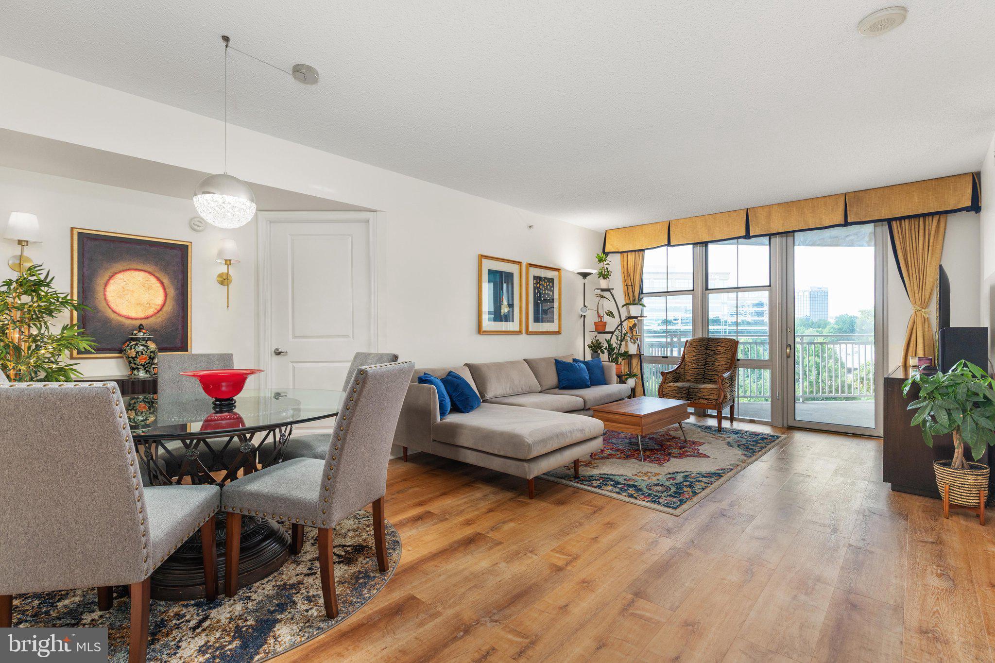 CARLTON HOUSE - Residential