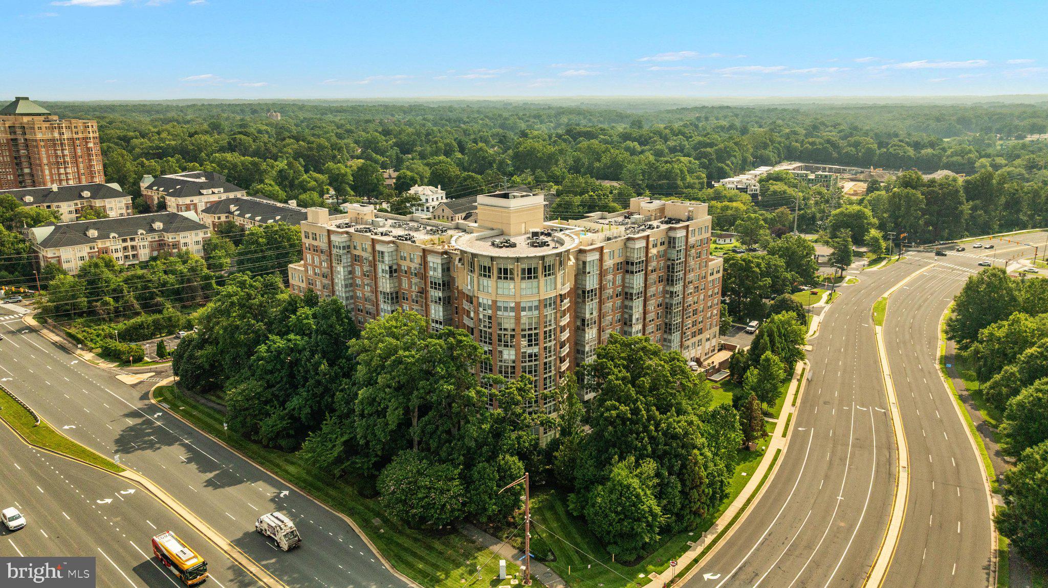 CARLTON HOUSE - Residential