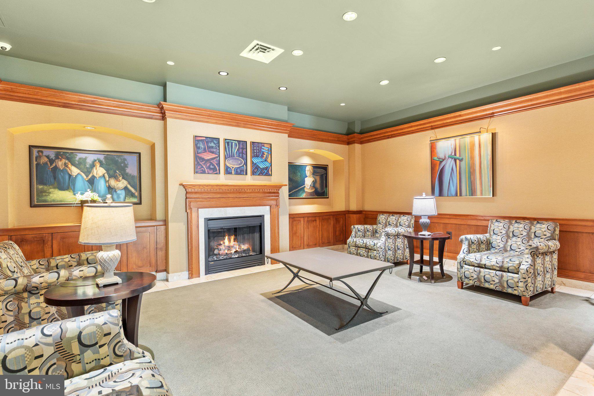 CARLTON HOUSE - Residential