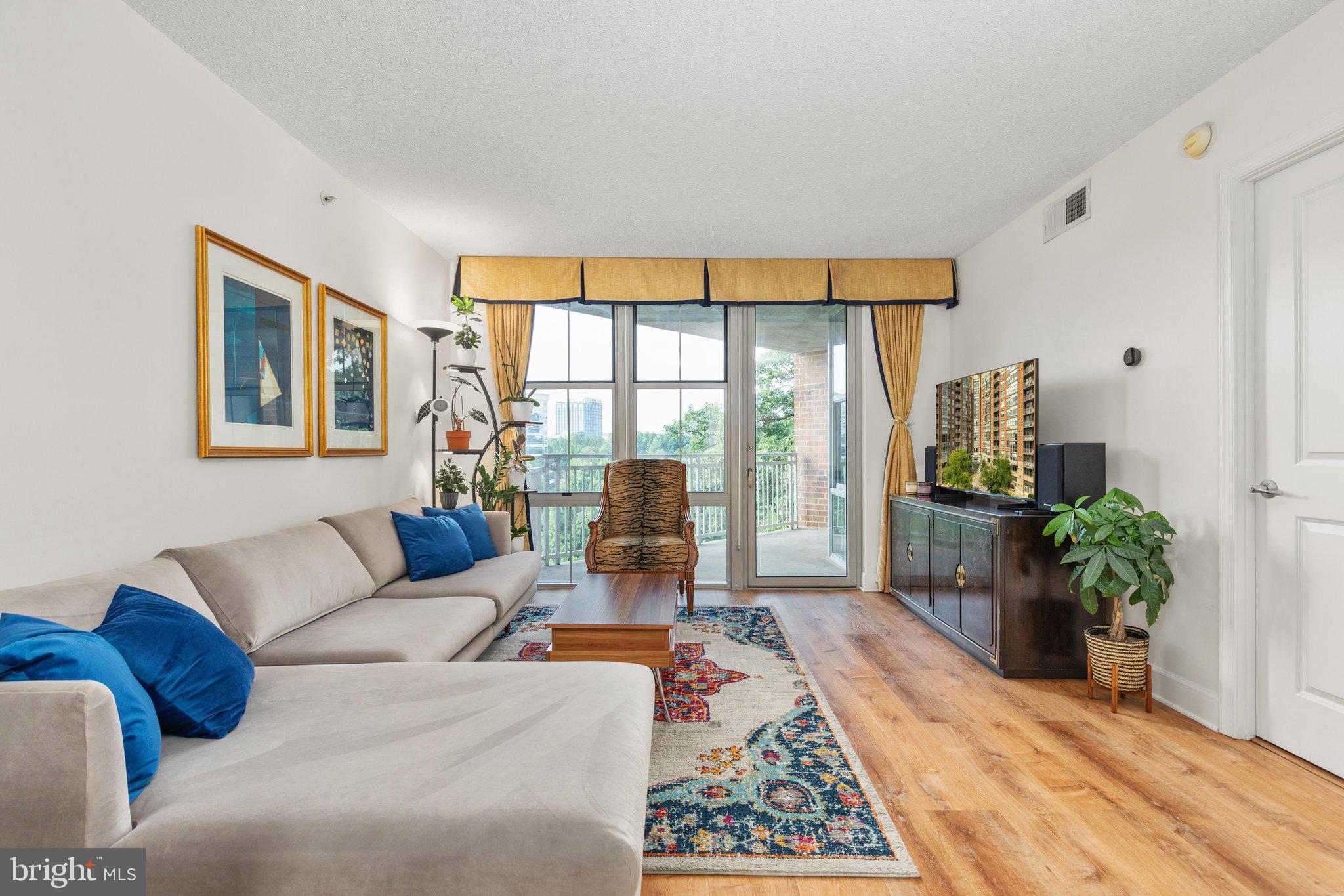 CARLTON HOUSE - Residential