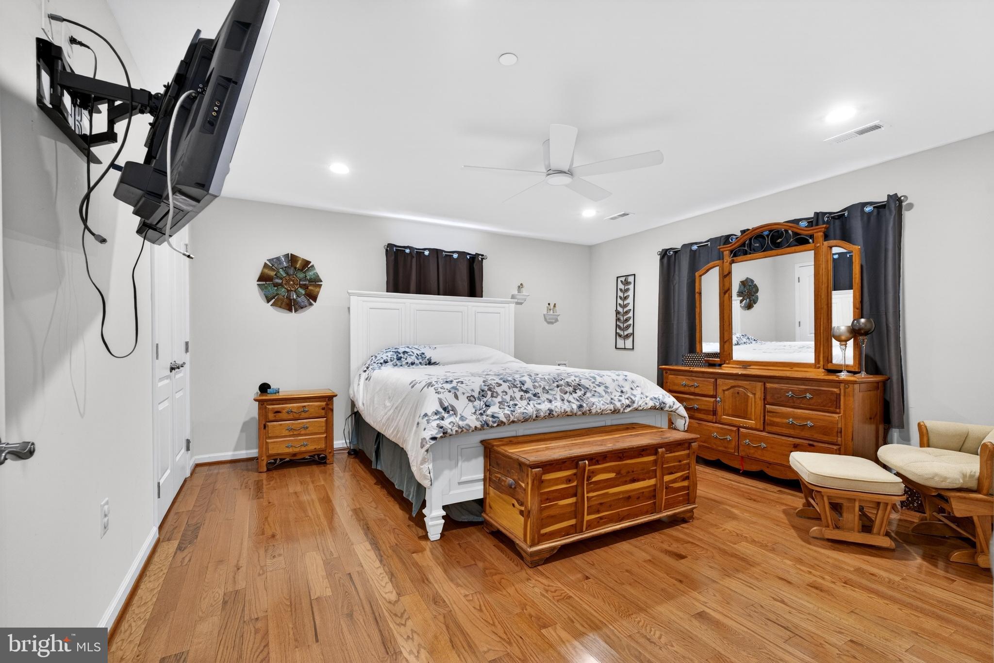 LODGE FOREST MANOR - Residential