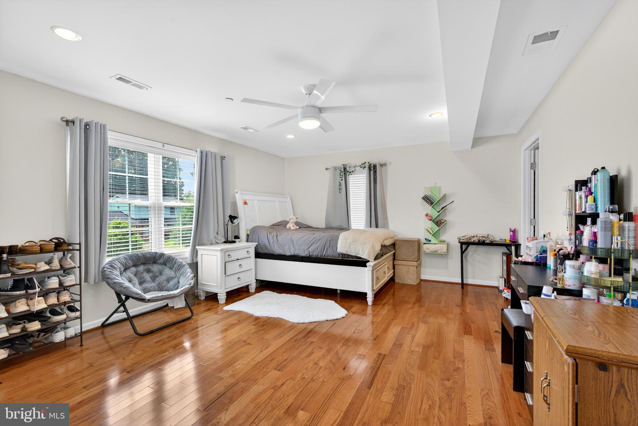 LODGE FOREST MANOR - Residential