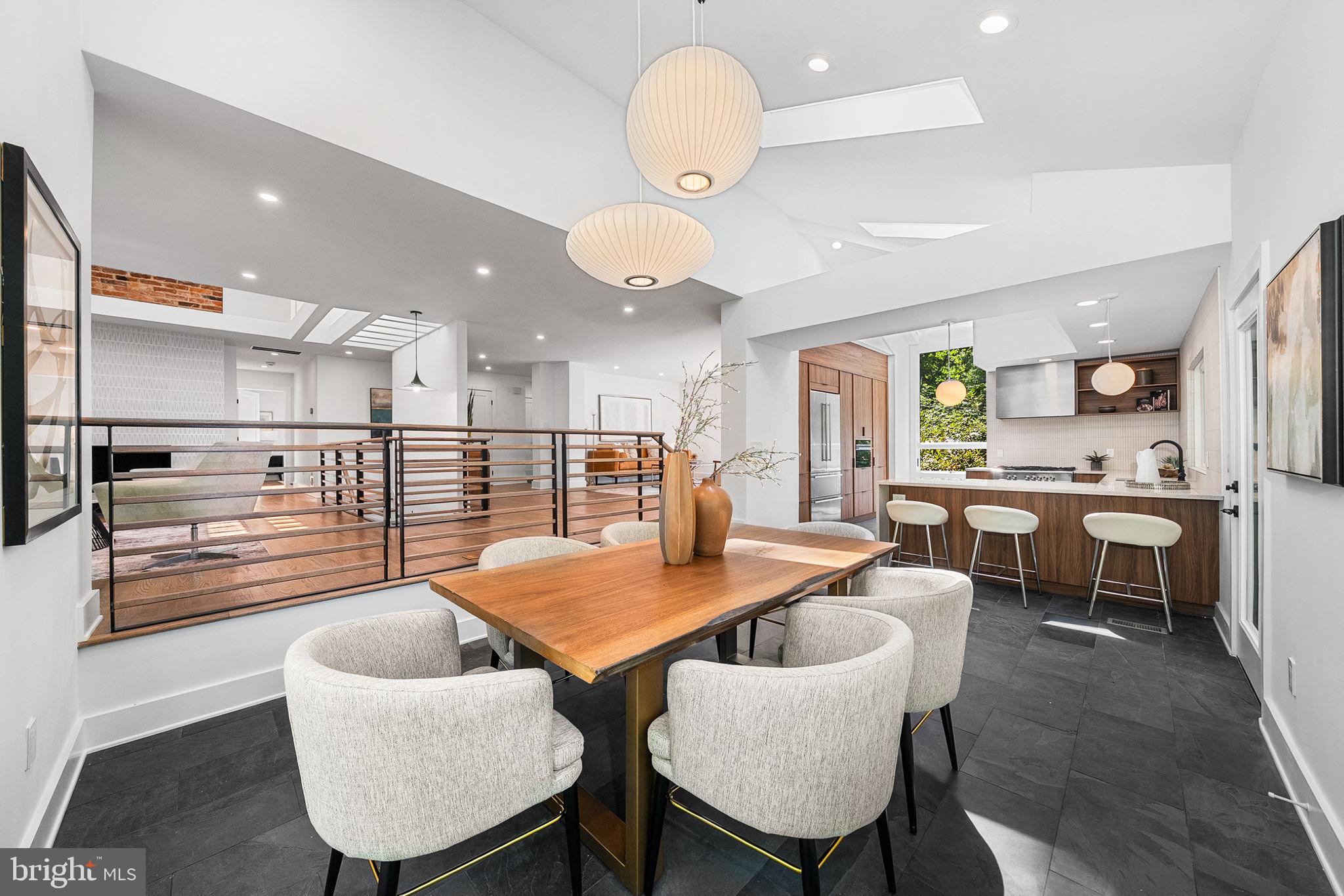 LAKE BARCROFT - Residential