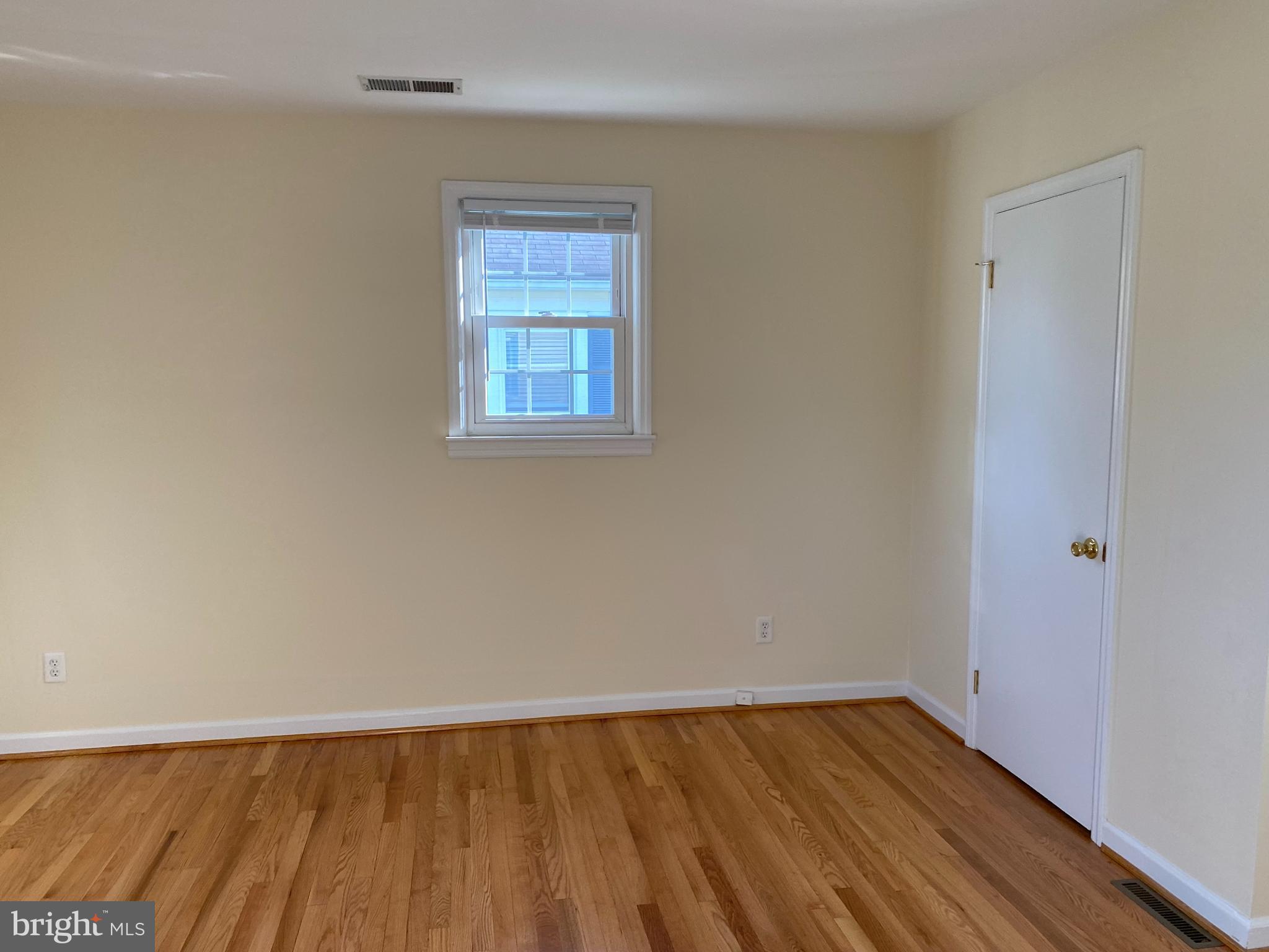C D DYE - Residential Lease