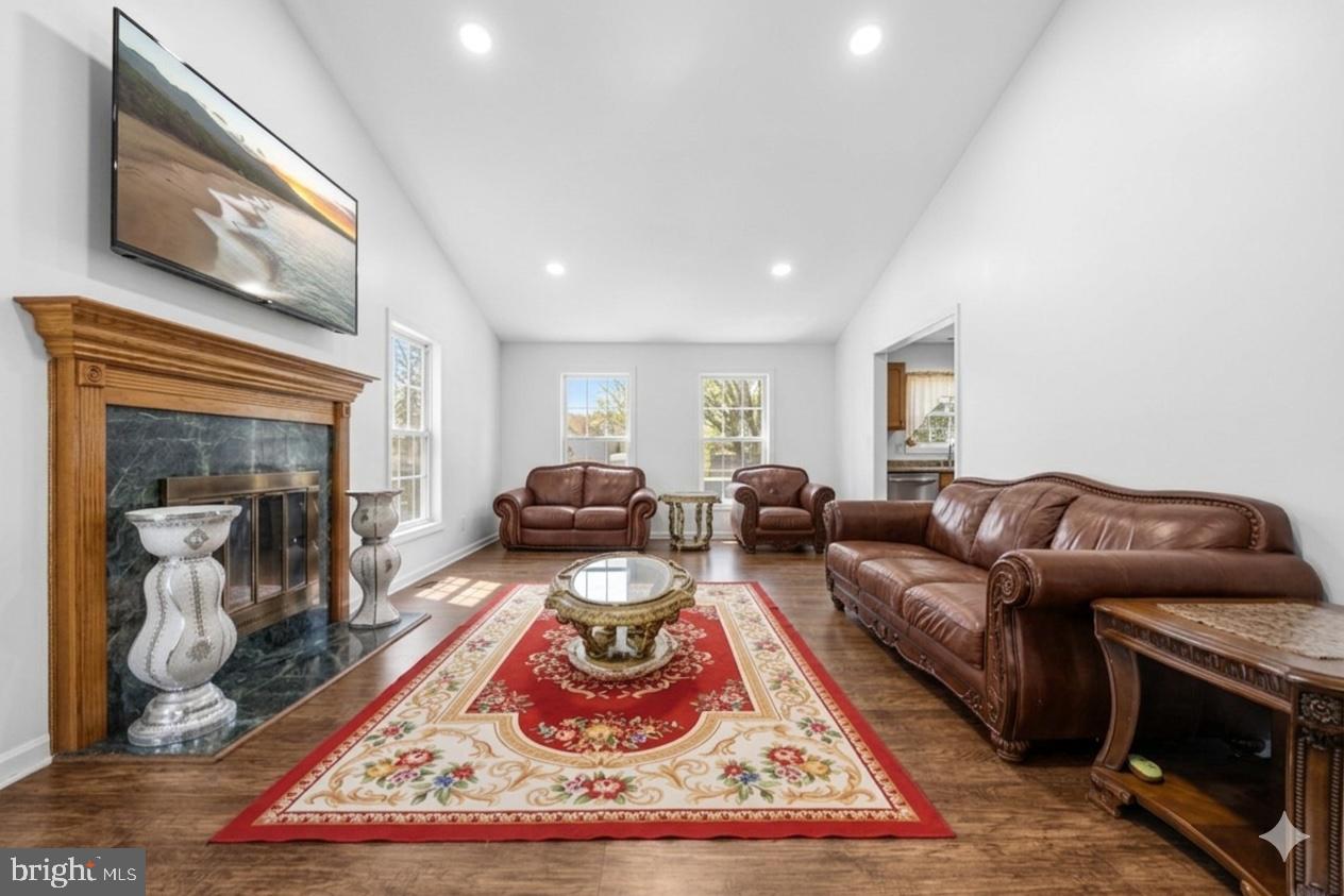 JAMESTOWNE ESTATES - Residential