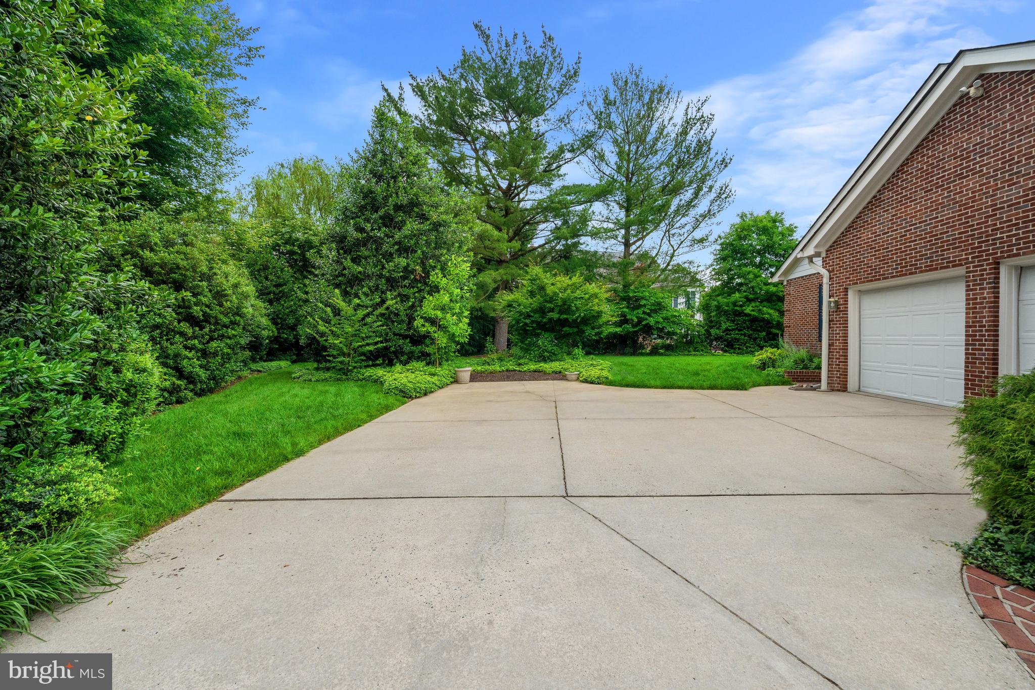CONDON MANOR OF MCLEAN - Residential