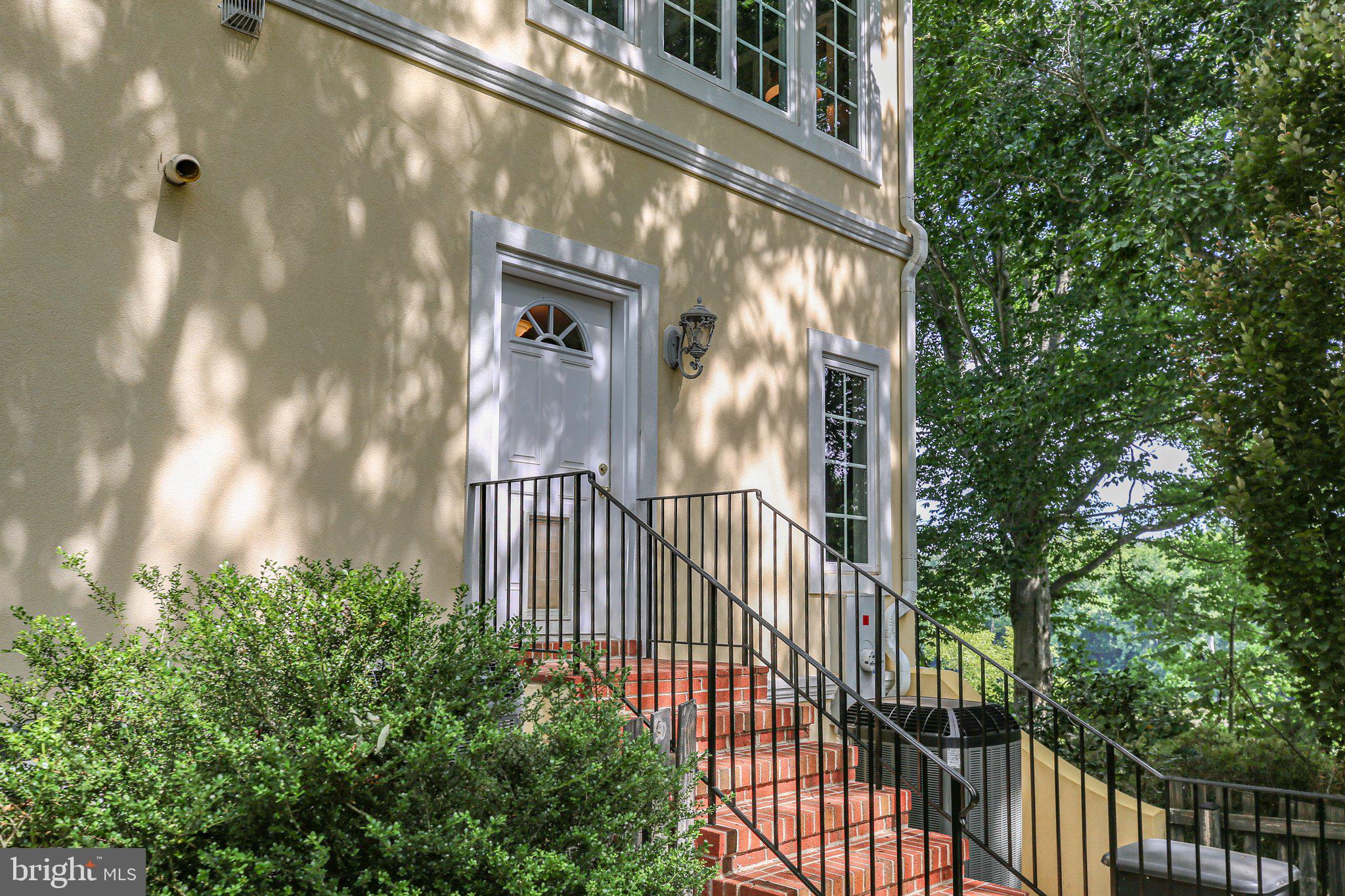 SNOW CREEK - Residential