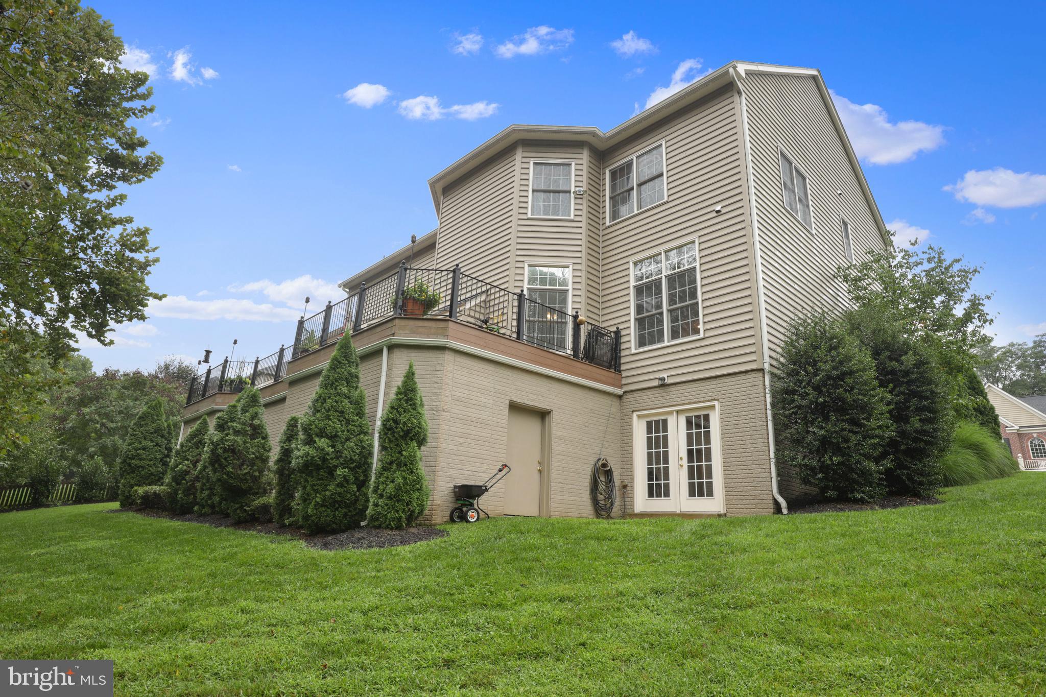 WINDSOR KNOLLS - Residential