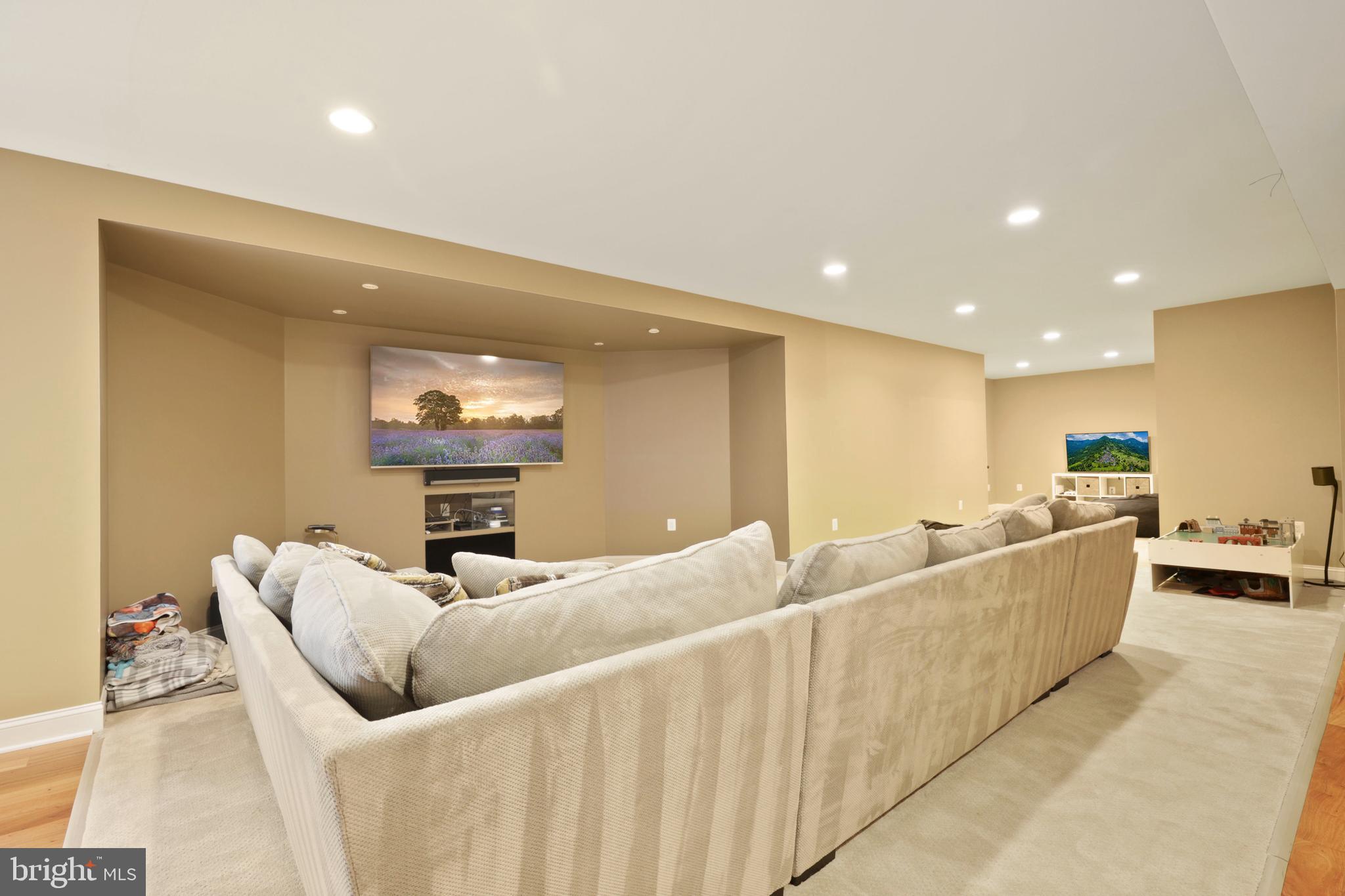 WINDSOR KNOLLS - Residential