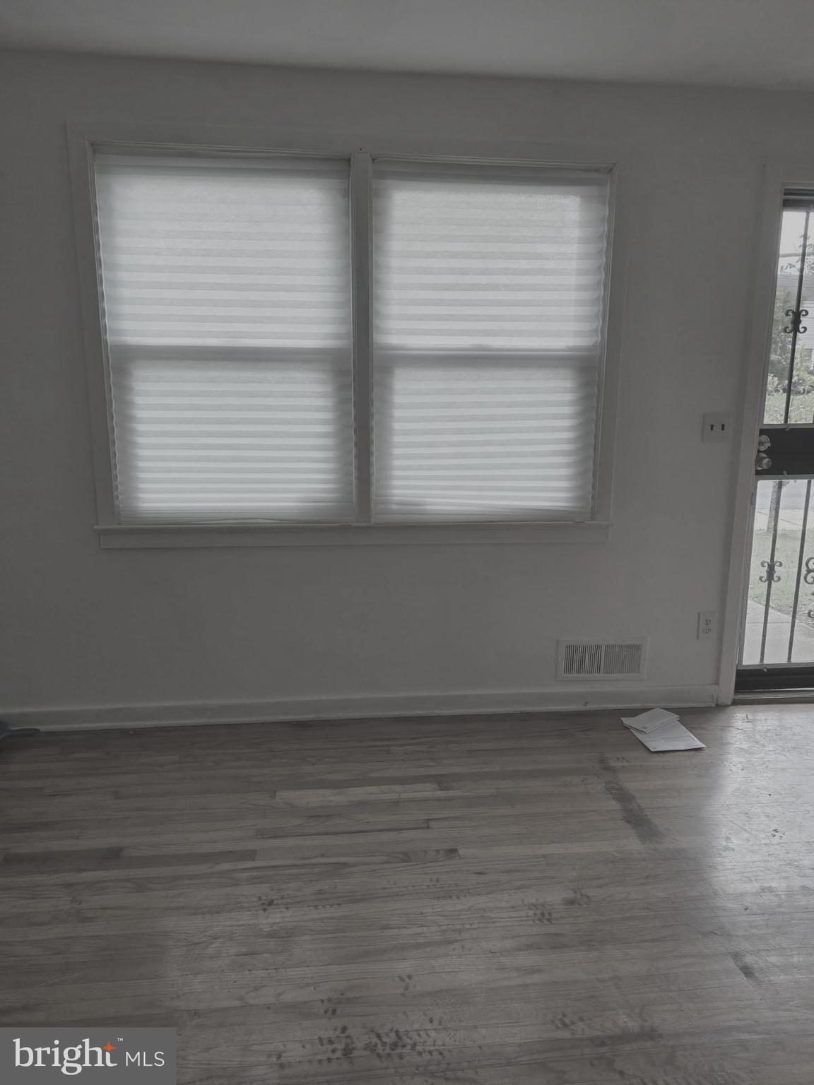 IVERSON SQUARE - Residential