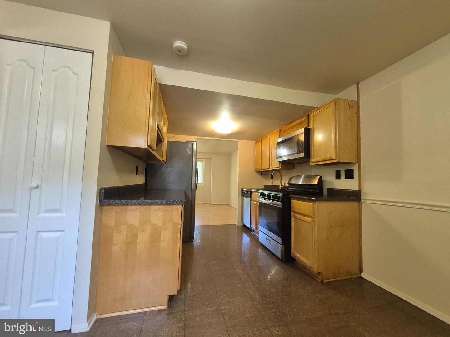 VILLAGE OF OAKLAND MILLS - Residential Income