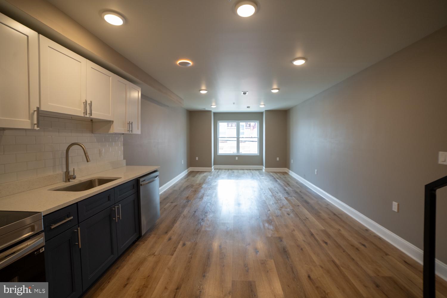 PHILADELPHIA (NORTH) - Commercial Sale