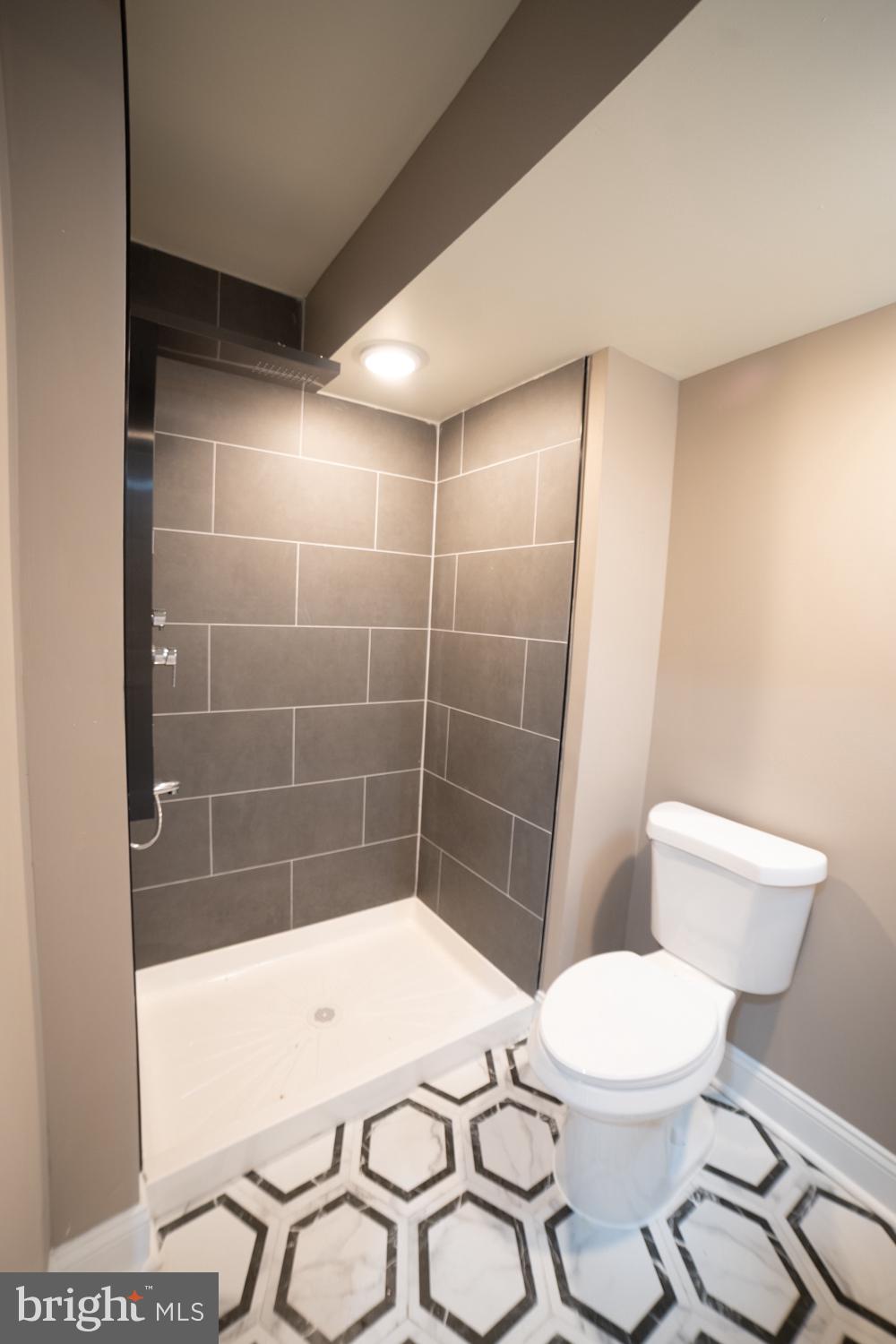 PHILADELPHIA (NORTH) - Commercial Sale