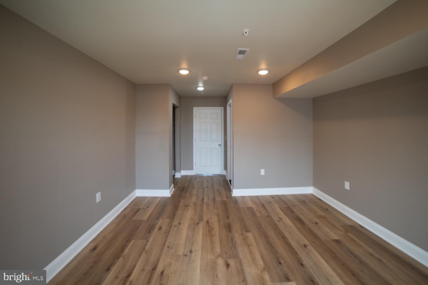 PHILADELPHIA (NORTH) - Commercial Sale