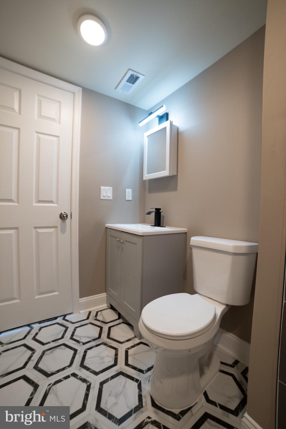 PHILADELPHIA (NORTH) - Commercial Sale
