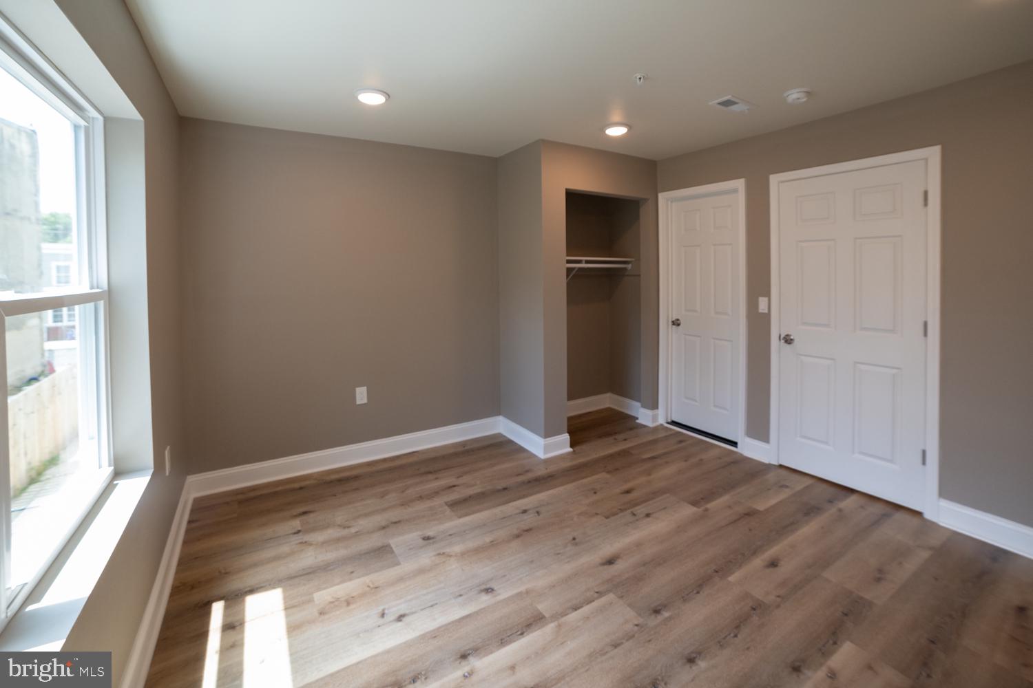 PHILADELPHIA (NORTH) - Commercial Sale
