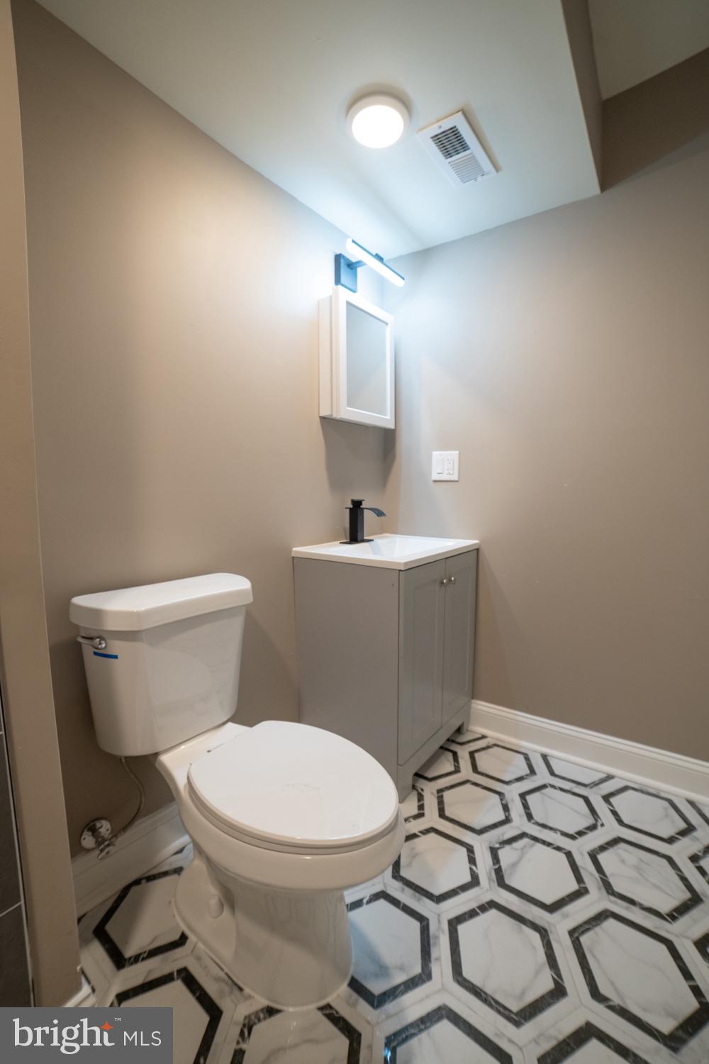 PHILADELPHIA (NORTH) - Commercial Sale