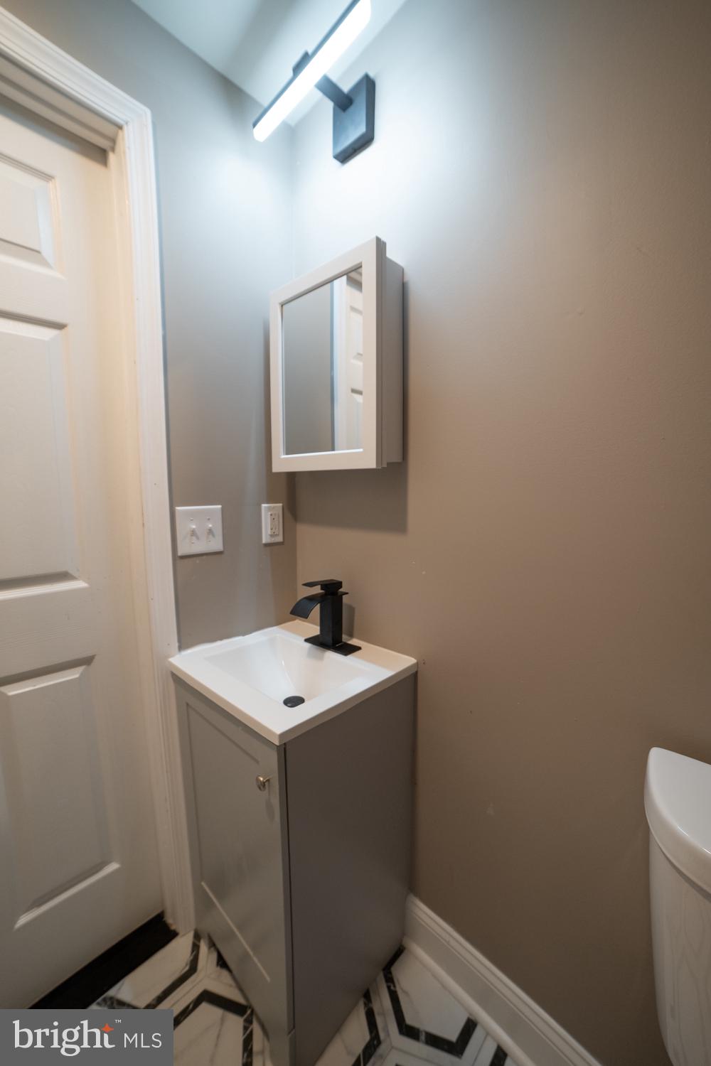PHILADELPHIA (NORTH) - Commercial Sale