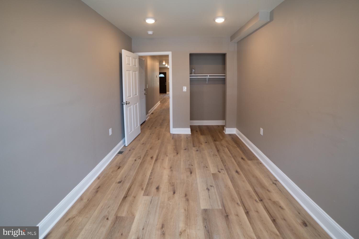 PHILADELPHIA (NORTH) - Commercial Sale
