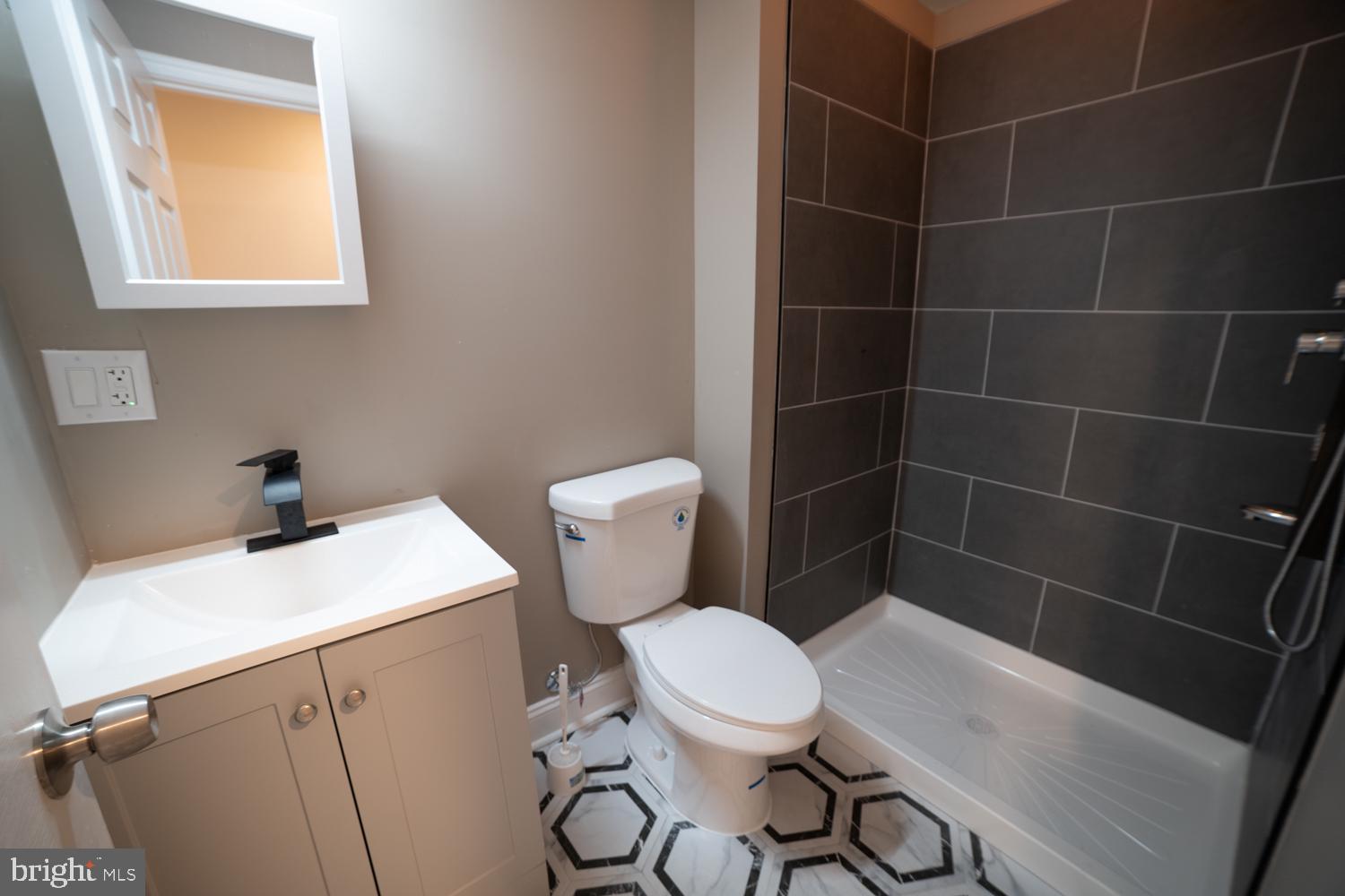 PHILADELPHIA (NORTH) - Commercial Sale