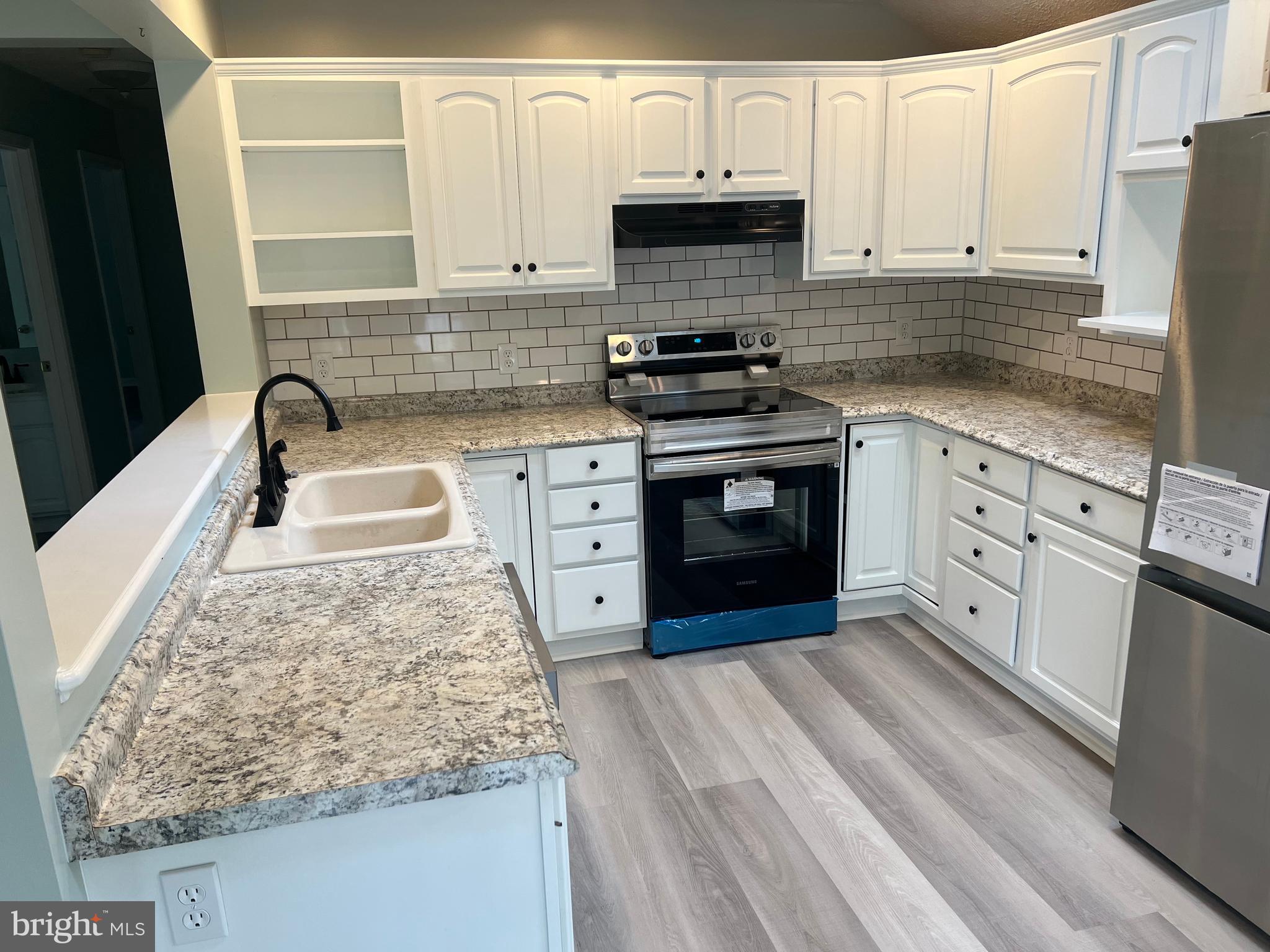 Private spacious two bedroom apartment available immediately in Pasadena. Features a full eat-in kitchen and laundry room. Also included is a private outdoor deck area with built in planter boxes. The space has just been completely remodeled(first occupancy since the remodel). The following are all brand new in 2023; paint, luxury vinyl flooring, all appliances, light fixtures, outlets/switches, and countertops. 
This sought after waterfront neighborhood rarely has a rental opportunity. Waterfront park with a boat ramp and community playground are some of the amenities. 
Private entrance and parking. $2,000 per month, plus $300 for utilities. Credit and background check required via Rent Spree application. Please contact agent for application. Pets case by case.