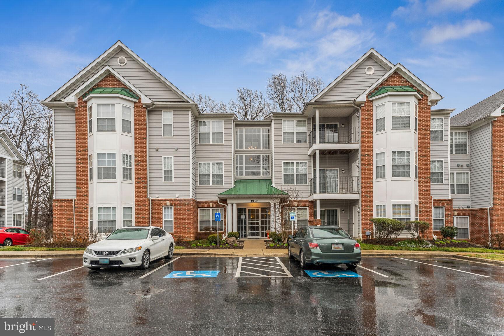 Welcome to this beautiful garden style condo in Annapolis, MD.  It sits minutes away from Downtown Annapolis, Naval Academy and Parole, 50 and 97.   It's easily accessible to interstate 95 and more. This home has 3 bedrooms, 2 bathrooms, carpet and vinyl flooring. It features a cozy balcony for entertaining, a living room with a gas fireplace with upper built- ins, eat in kitchen, separate dining area, a pantry for storage, a kitchen with stainless steel appliances, dual oven, granite counter tops and large washer and dryer.  The only thing that's missing is you!