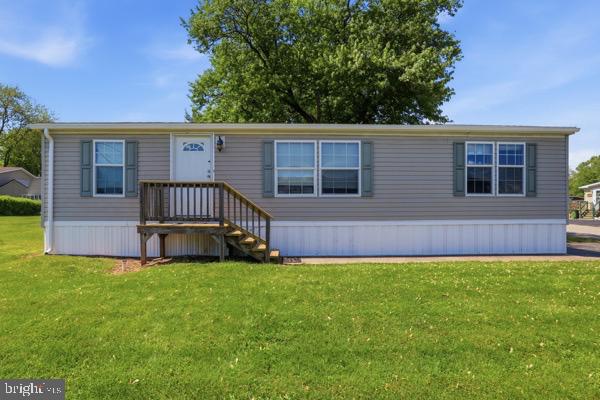 This cozy 3 bedrooms and 2 full bathrooms rancher was recently remodeled in the poplar Llewellyns MHP. Country Kitchen with island bar. Large utility/laundry room Gas stove and oven. Large closets for extra storage space. New architectural roof in February 2026. Paved off-street parking for 2 cars. Must See!