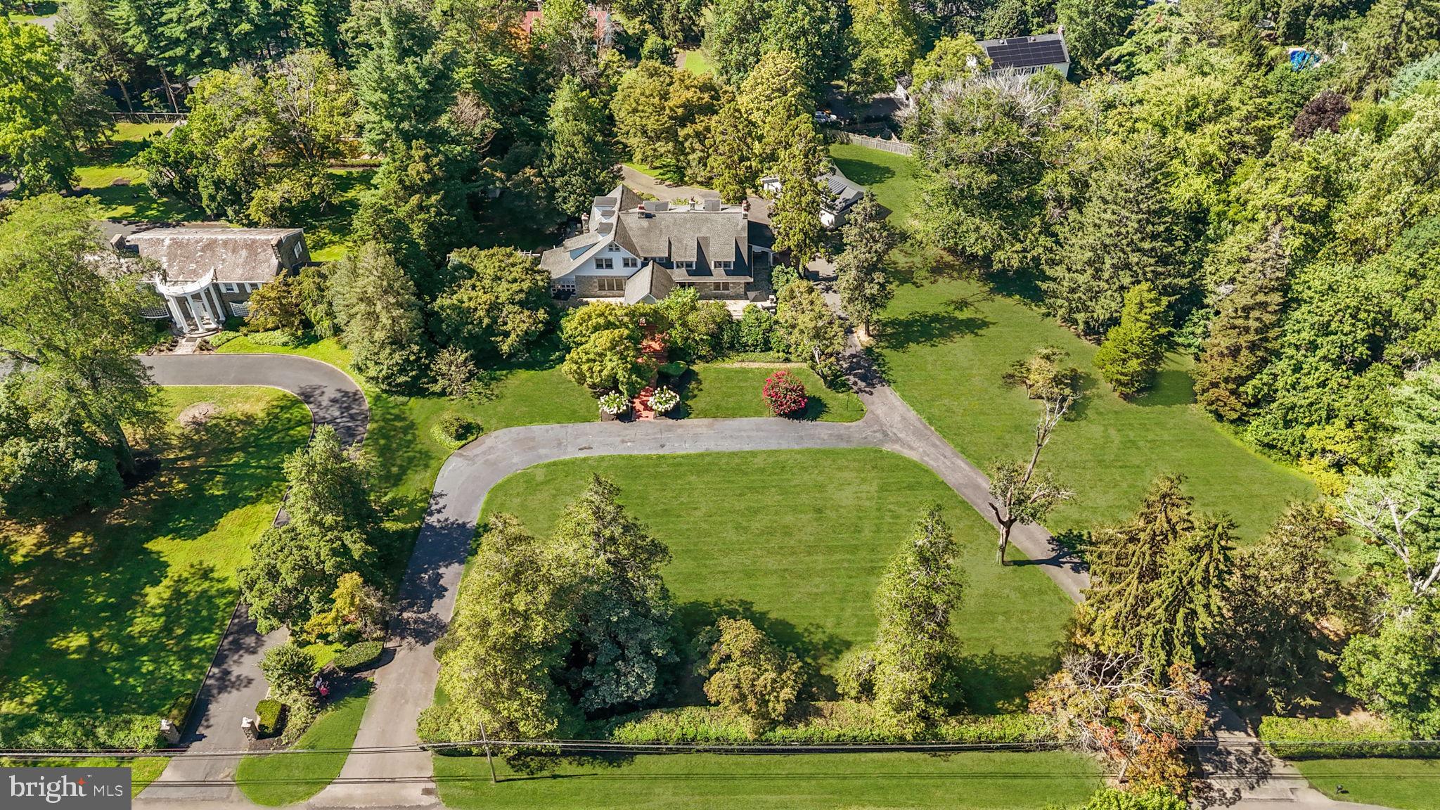 DELAVUE MANOR - Residential
