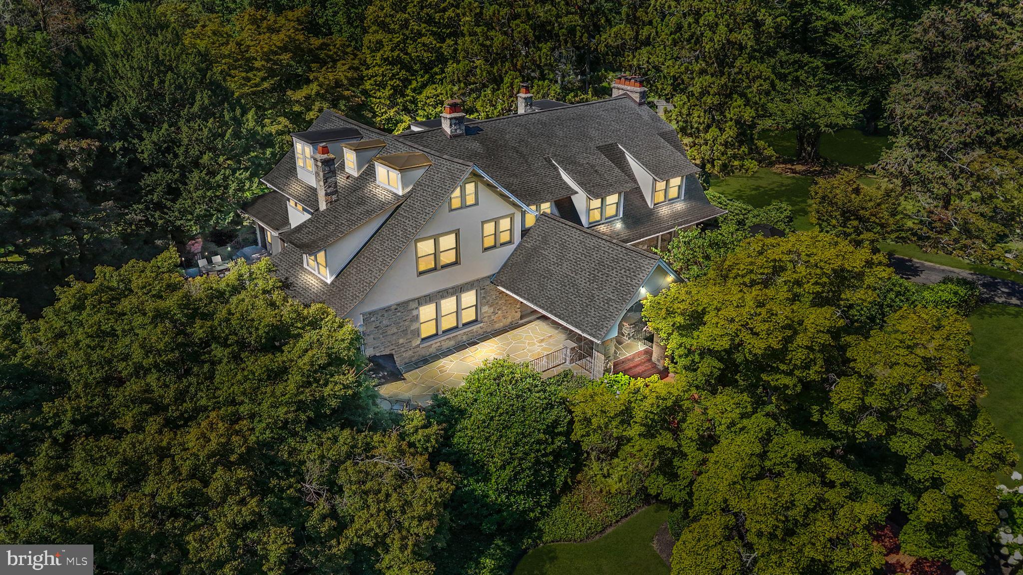 DELAVUE MANOR - Residential