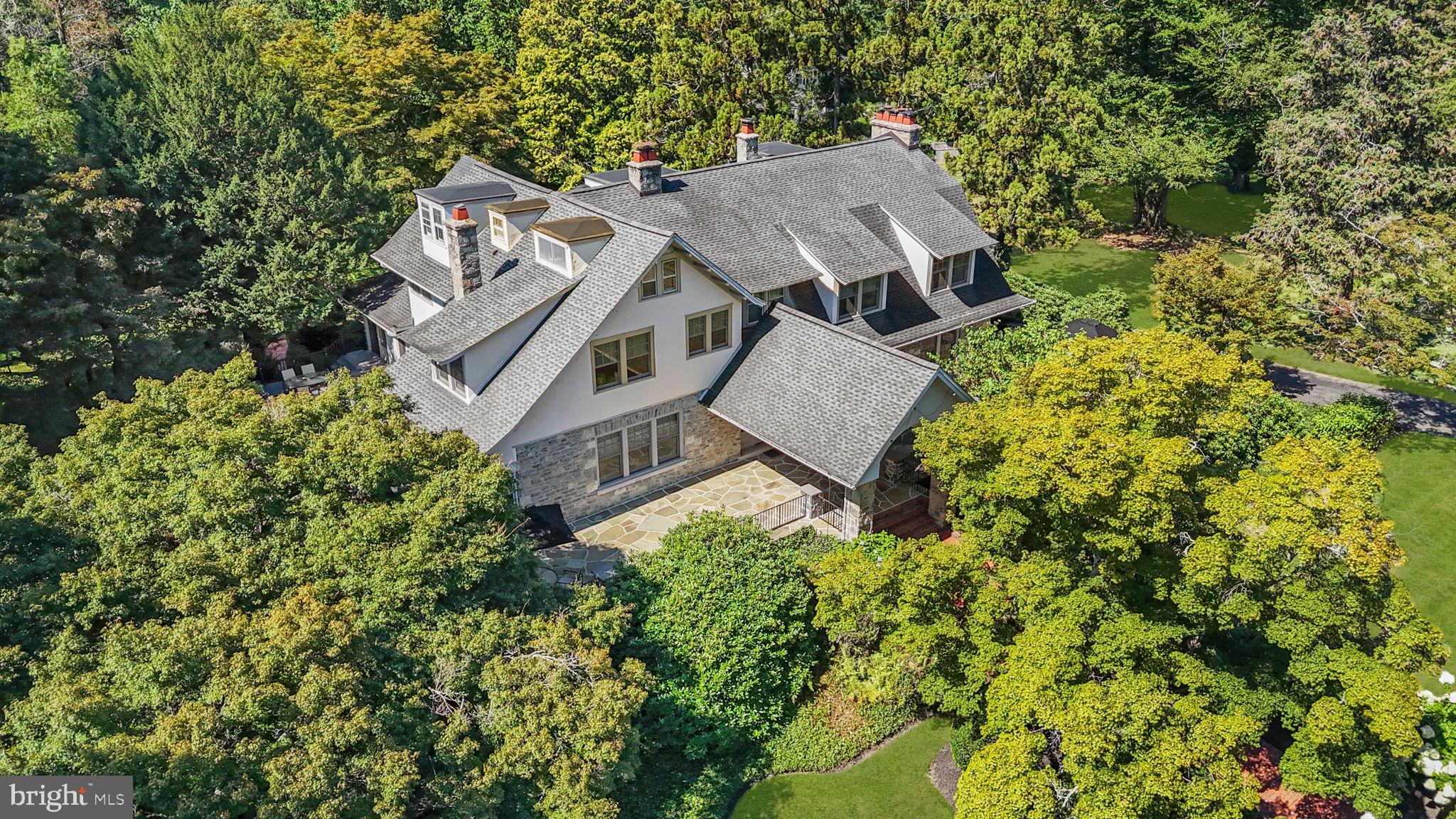 DELAVUE MANOR - Residential