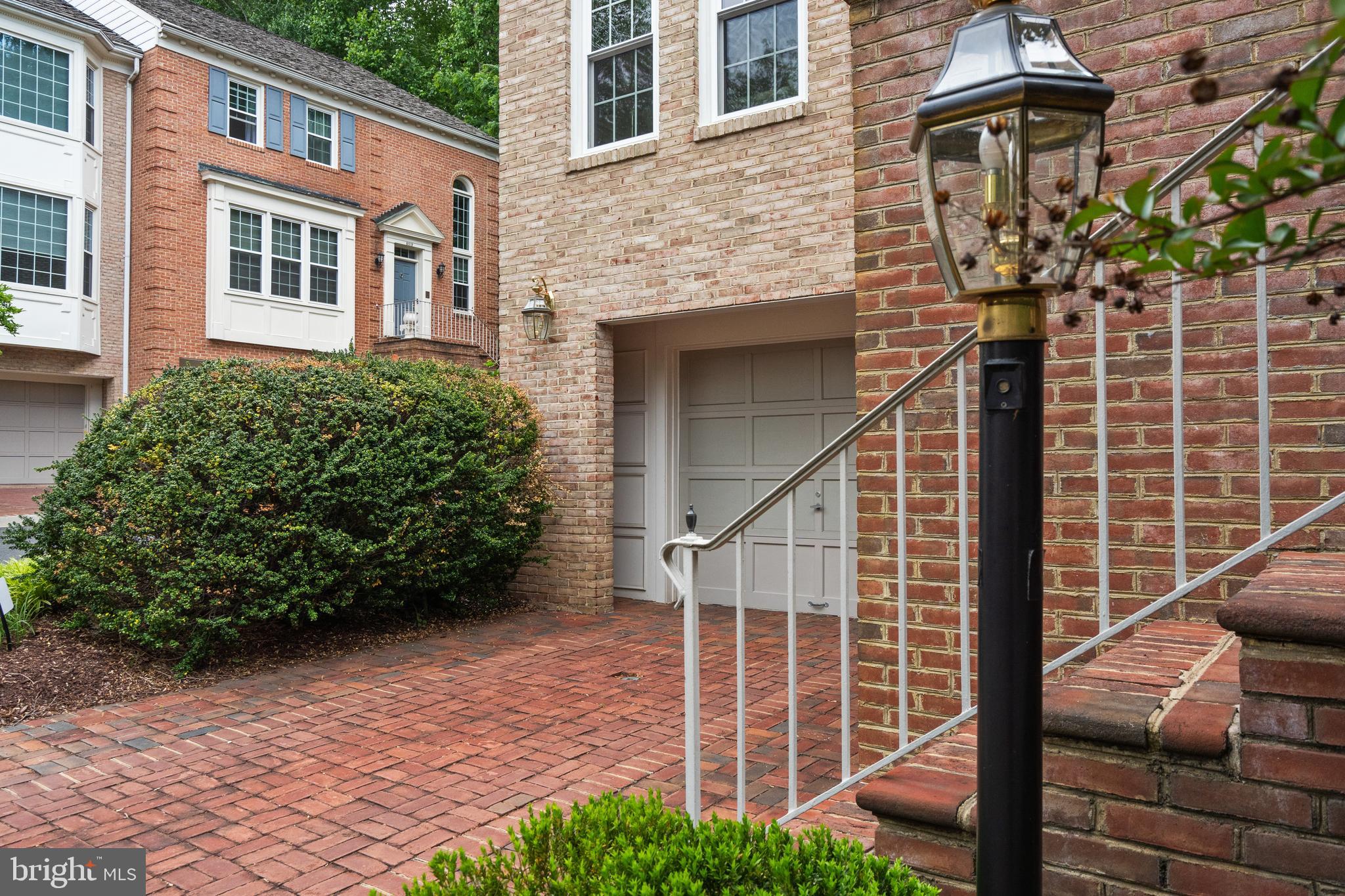 RIVERHILL - Residential
