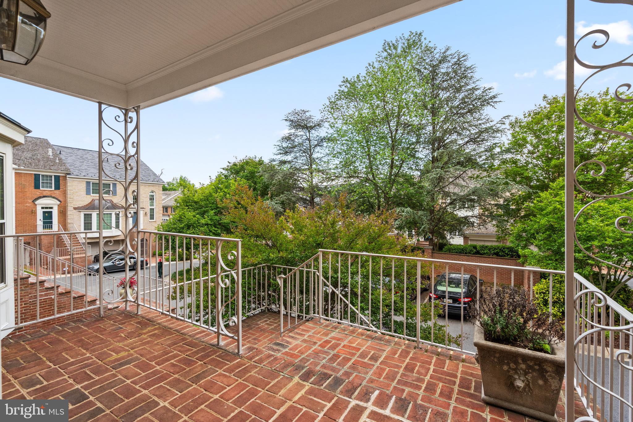 RIVERHILL - Residential