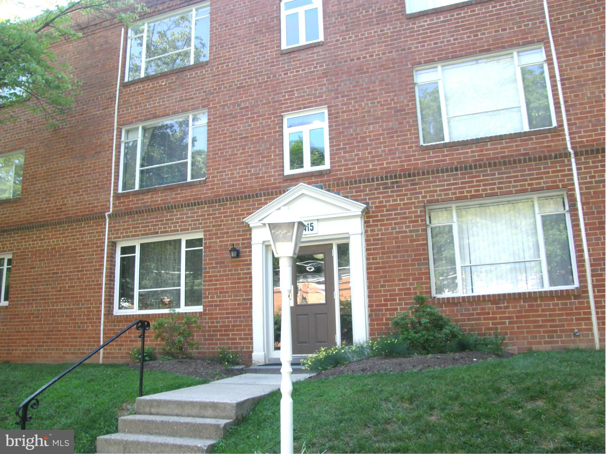 BEAUTIFUL TOP FLOOR CONDO! LOTS OF LIGHT WITH 3 FULL EXPOSURES.UPDATED KITCHEN AND BATHROOM. STEPS TO GROSVENOR METRO. RENT INCLUDES UTILITIES (EXCEPT PHONE AND CABLE), AMENITIES, PARKING, STORAGE. POPULAR BETHESDA COMMUNITY. NEAR NIH AND WALTER REED. STEPS TO METRO & STRATHMORE MUSIC CENTER. HOP RIGHT ON THE BELTWAY.