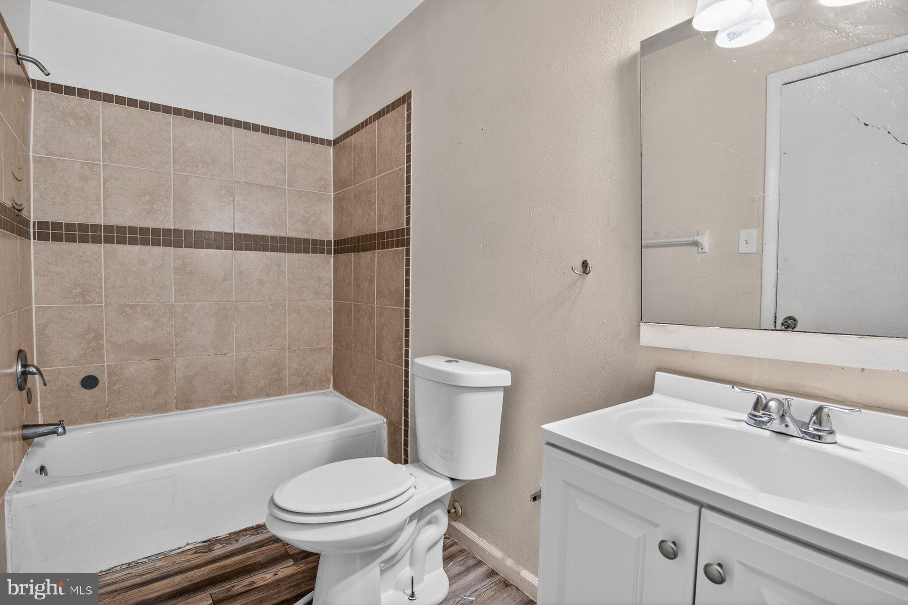 EDGEWATER VILLAGE - Residential