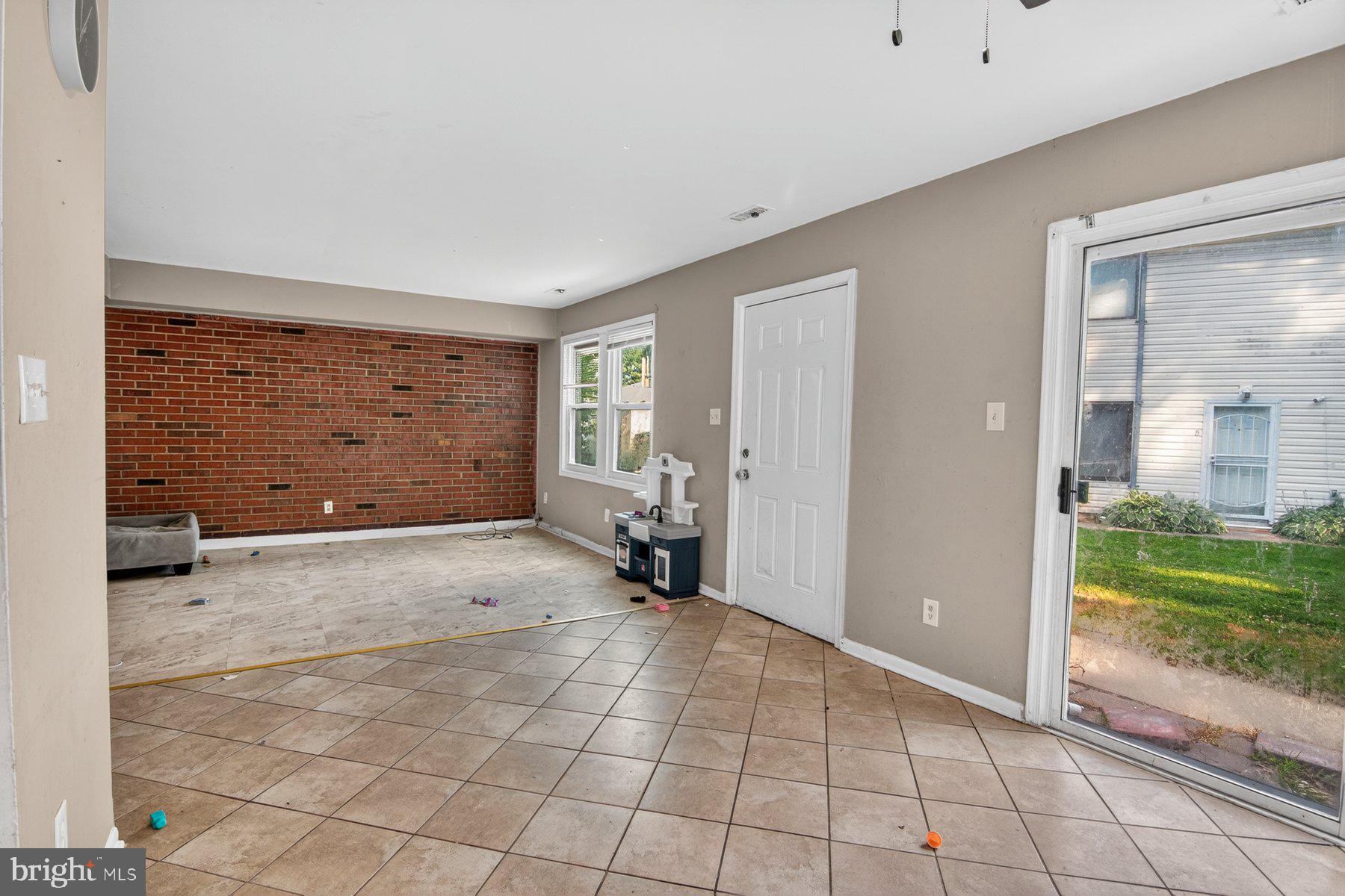 EDGEWATER VILLAGE - Residential