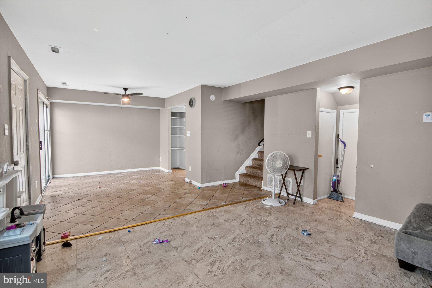 EDGEWATER VILLAGE - Residential