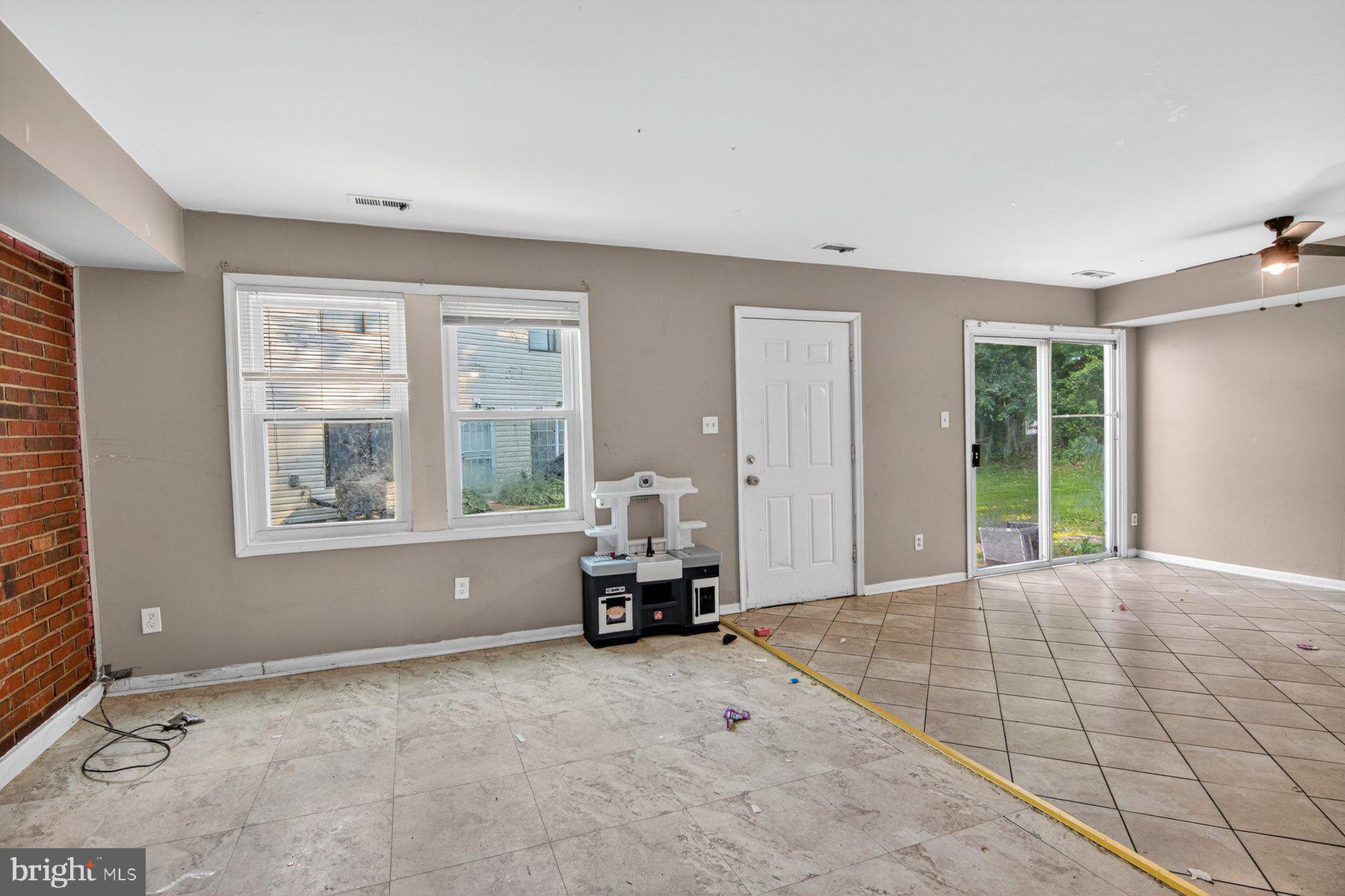EDGEWATER VILLAGE - Residential