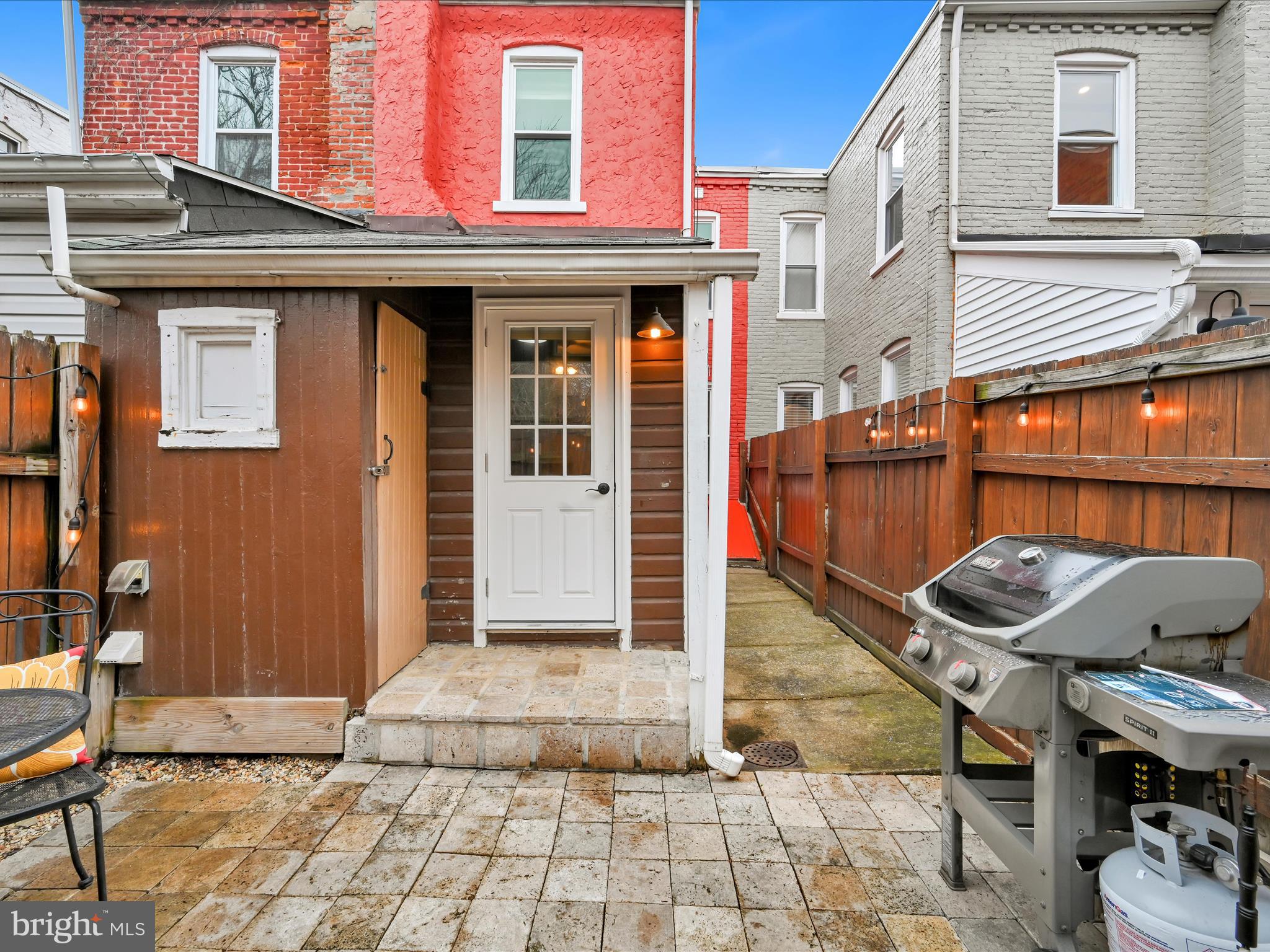 CHESTNUT HILL - Residential