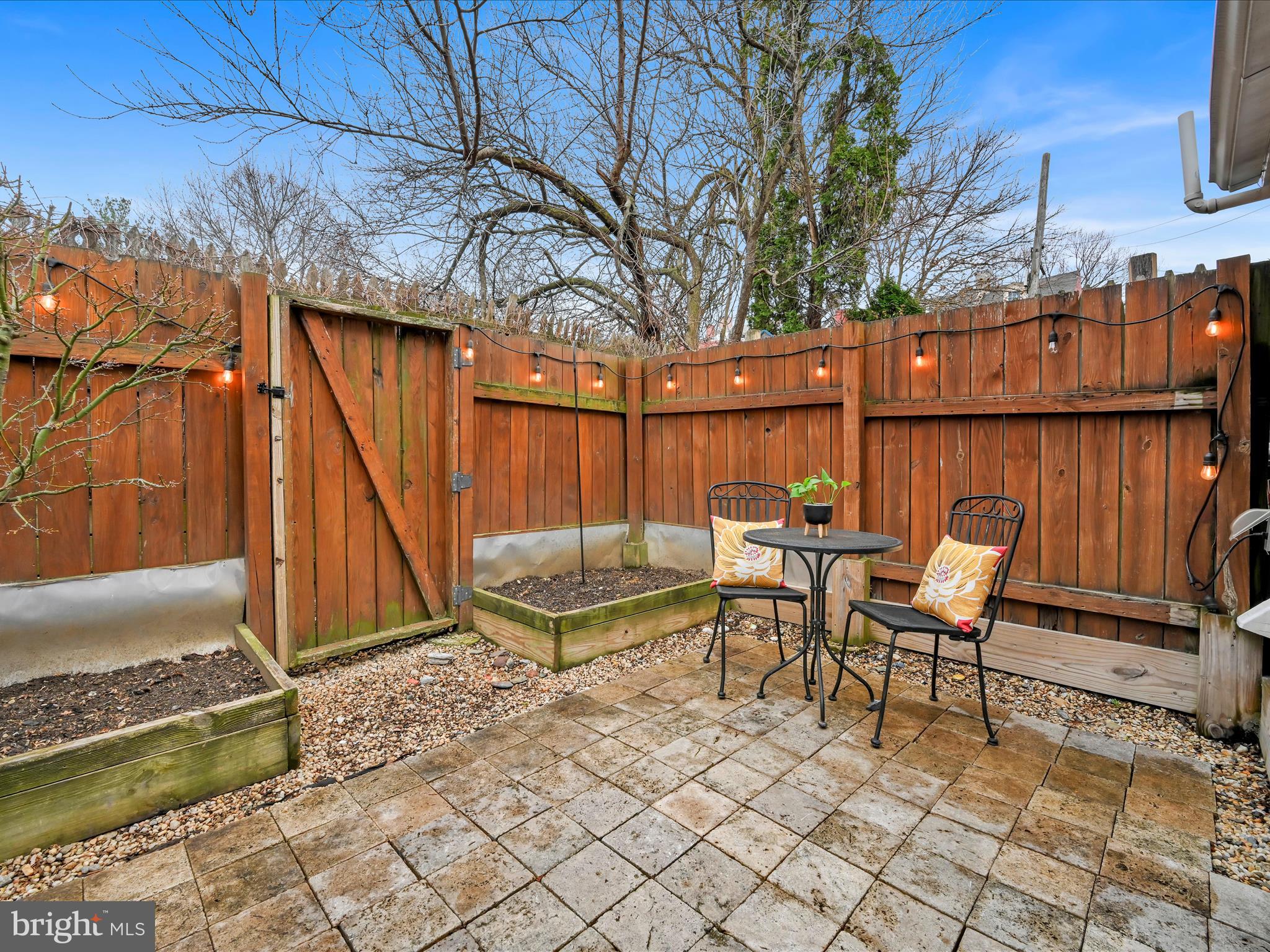 CHESTNUT HILL - Residential