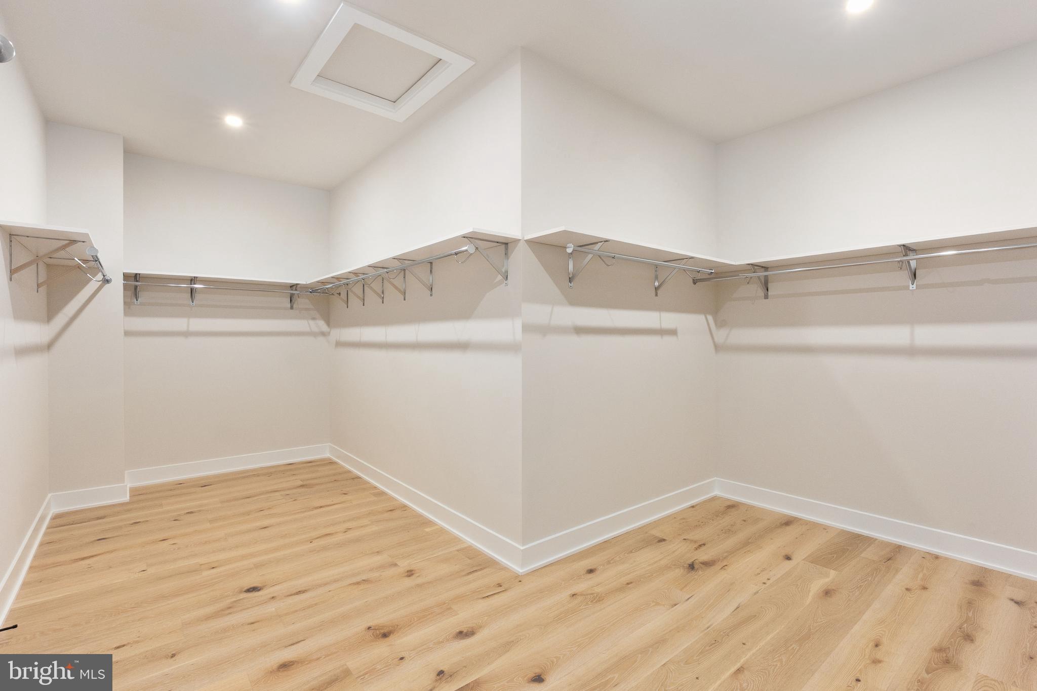 PARKSIDE VILLAGE - Residential