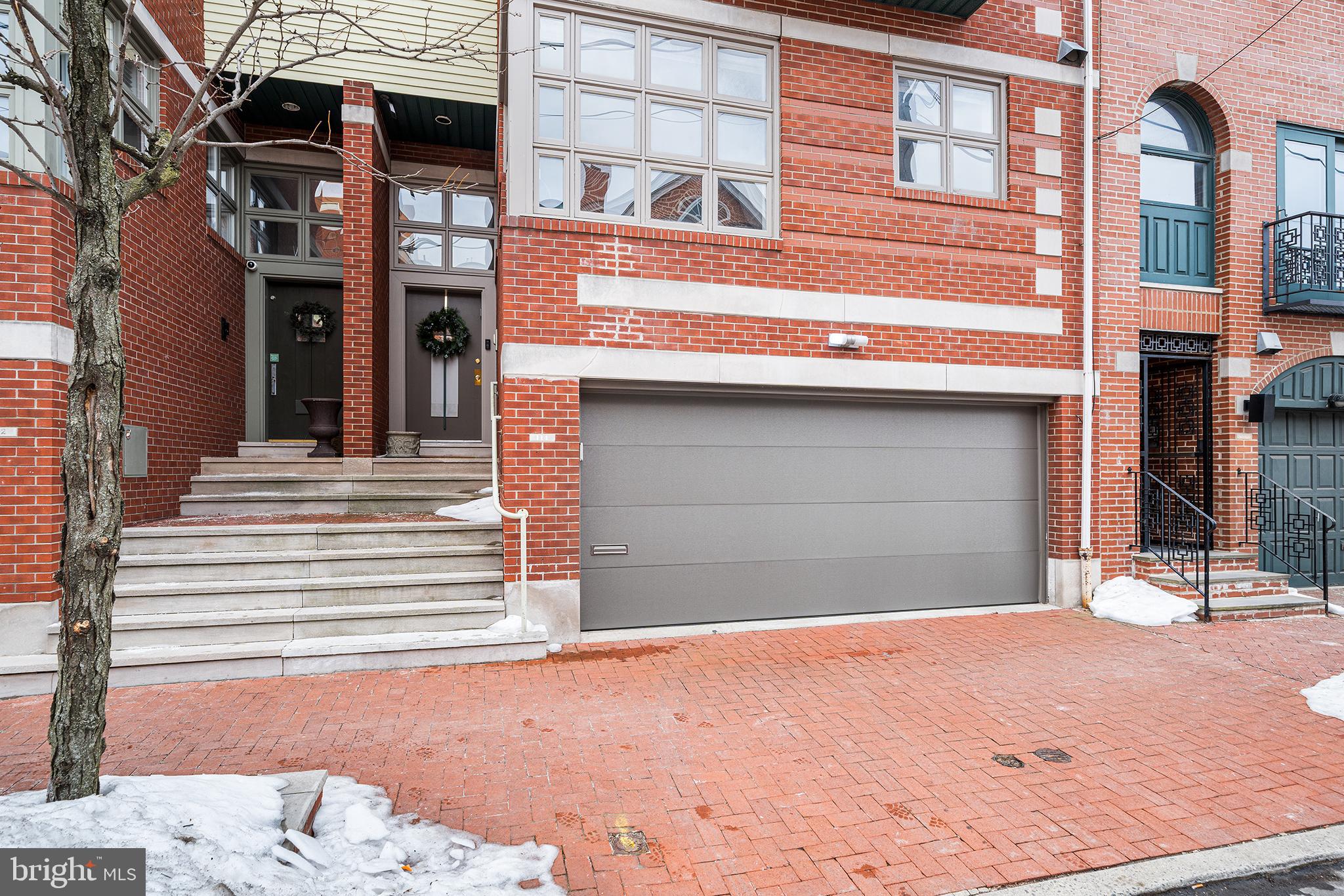 QUEEN VILLAGE - Residential