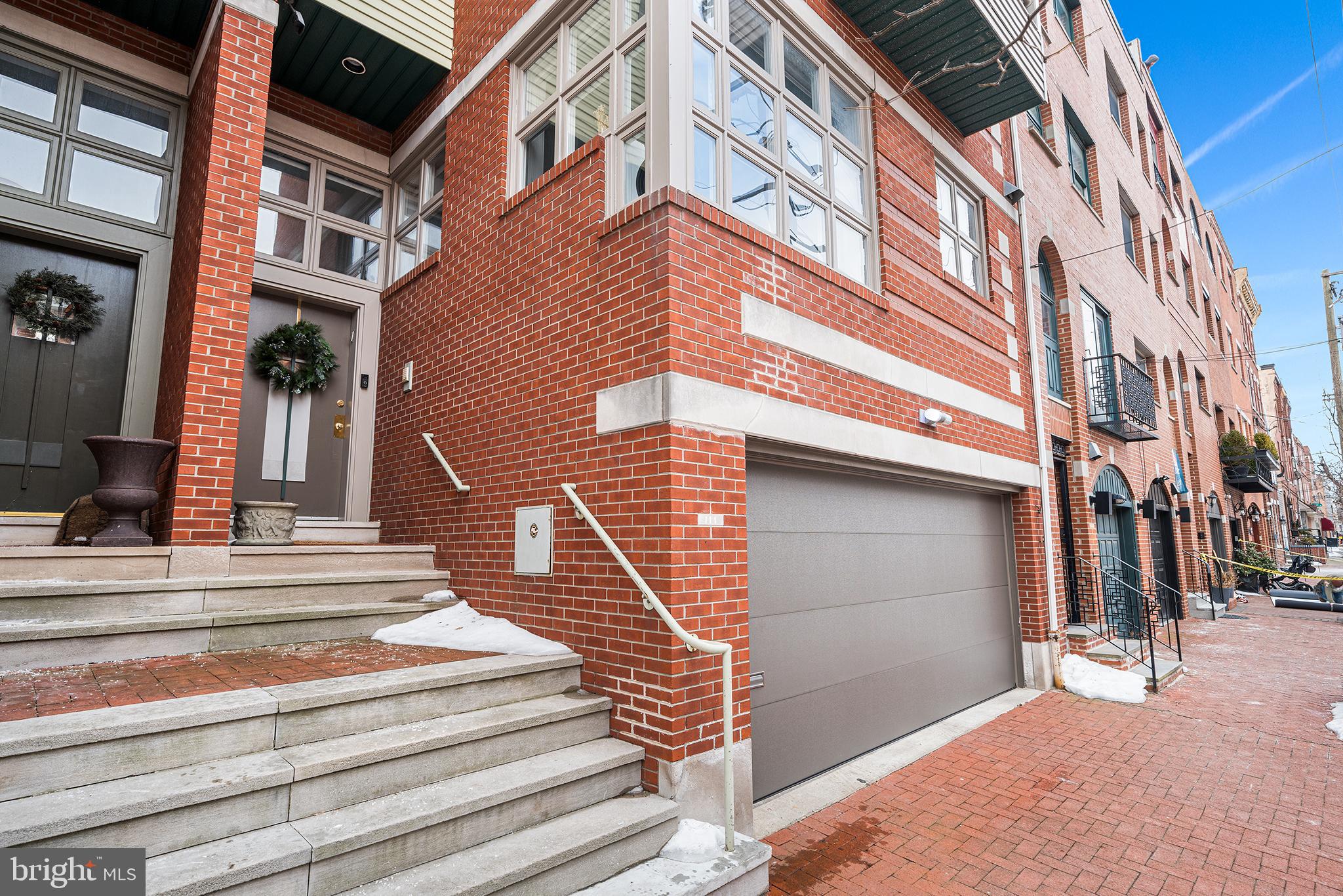 QUEEN VILLAGE - Residential
