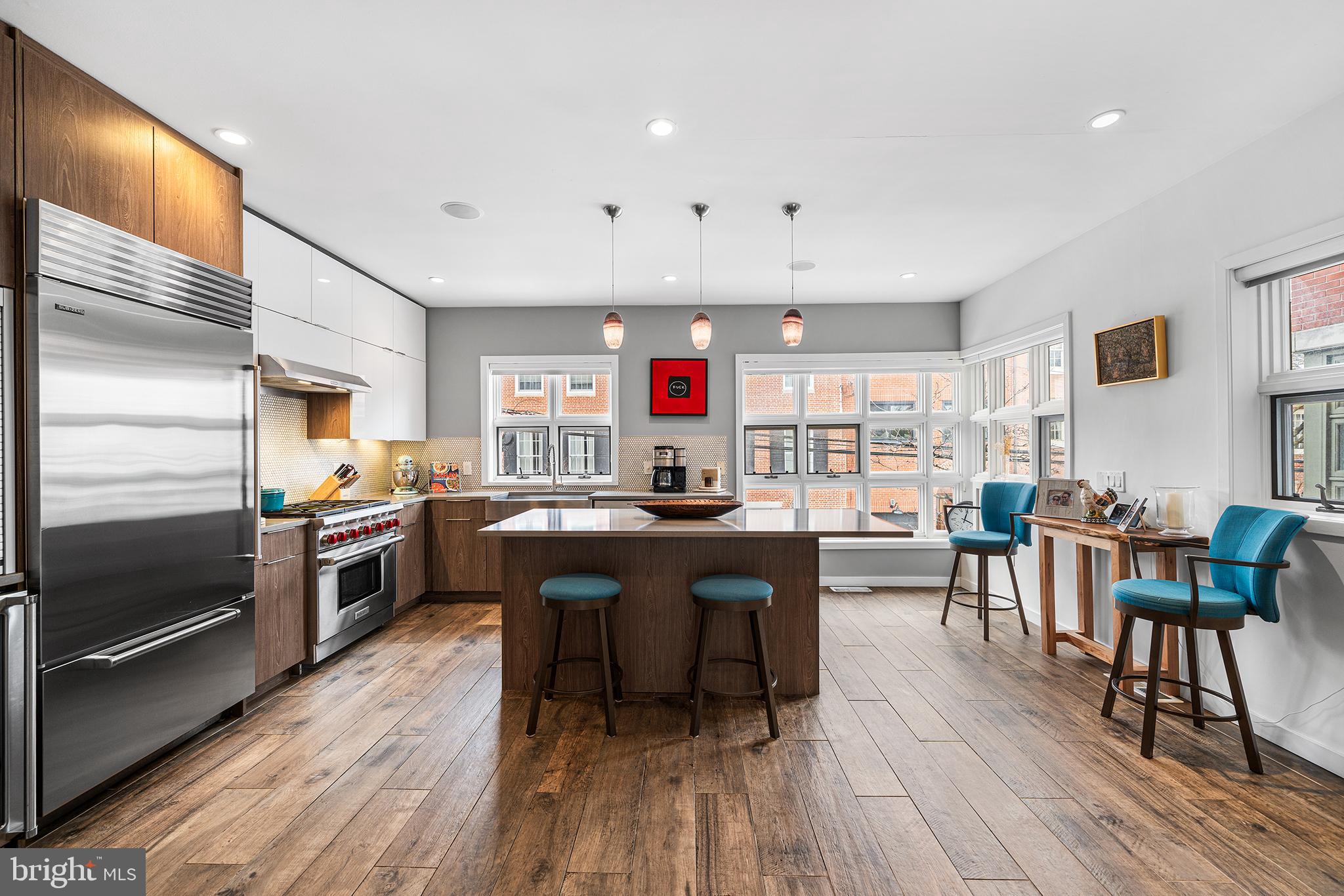 QUEEN VILLAGE - Residential