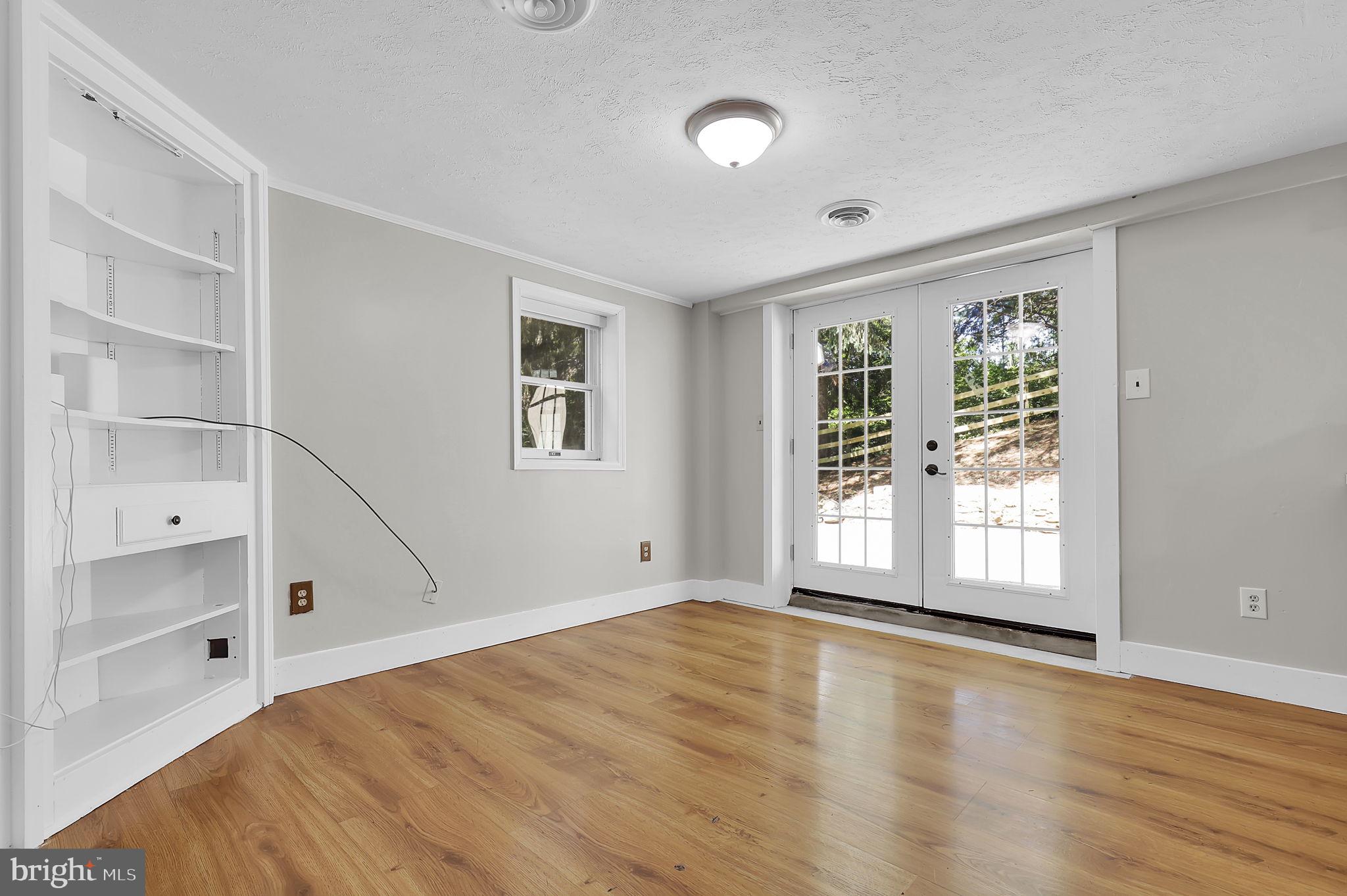 MYERSVILLE - Residential